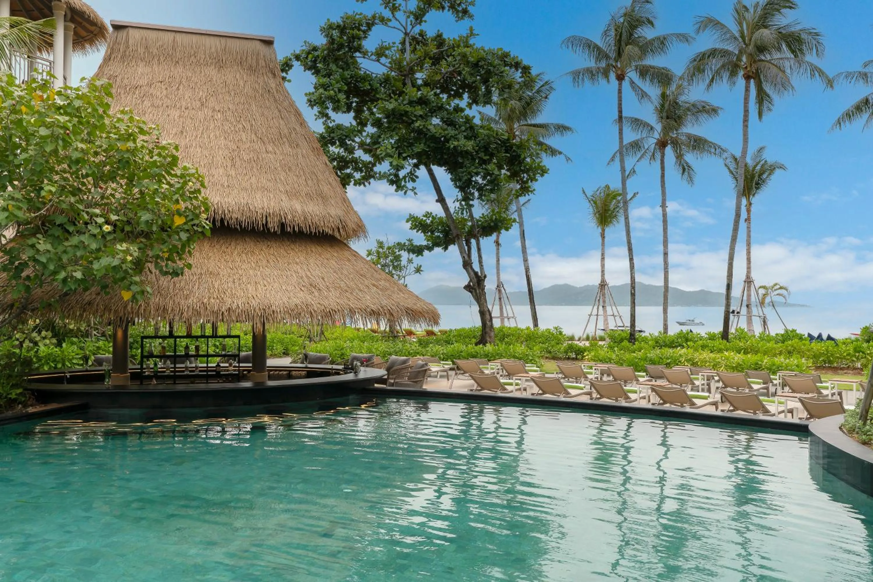 Lounge or bar in Holiday Inn Resort Samui Bophut Beach, an IHG Hotel