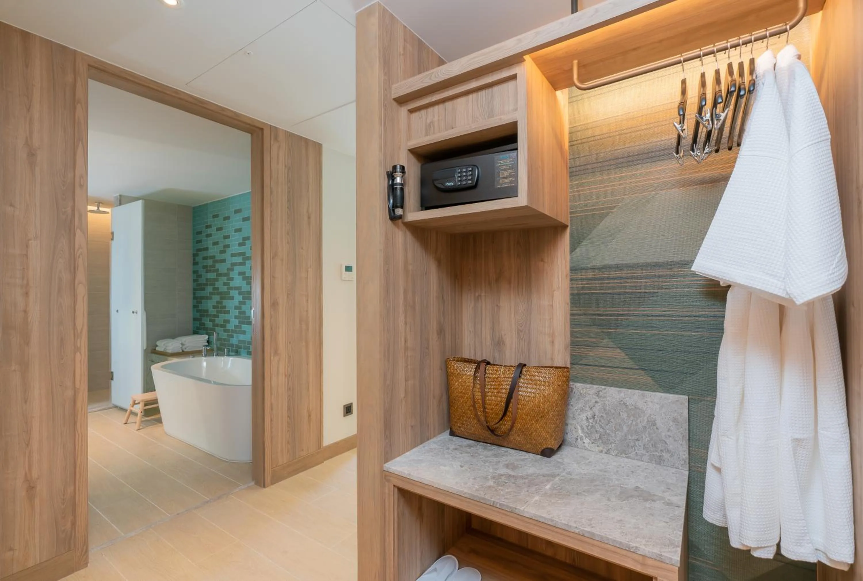 Bathroom, Bed in Holiday Inn Resort Samui Bophut Beach, an IHG Hotel