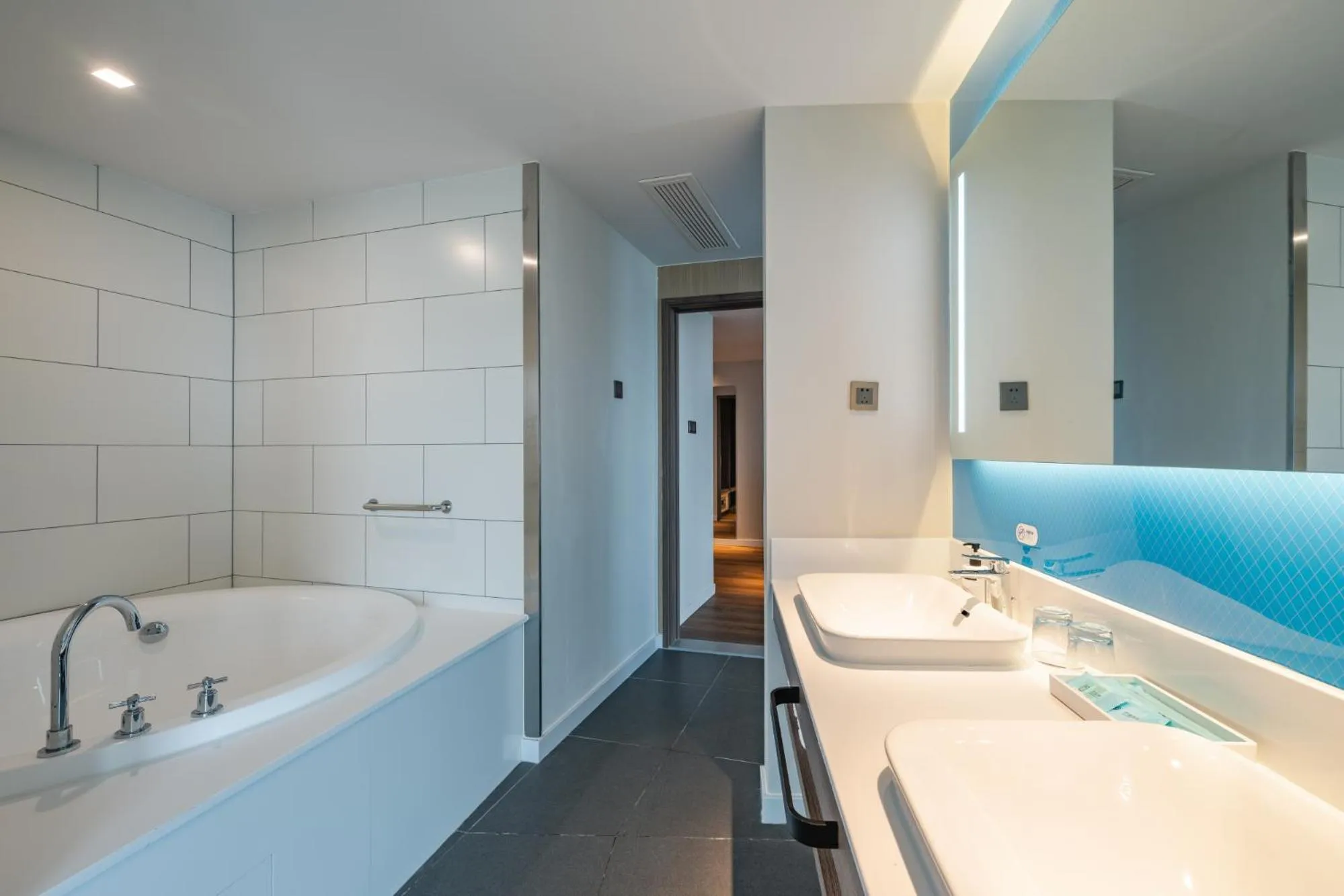 Bathroom in Holiday Inn Express Huludao Seaview by IHG