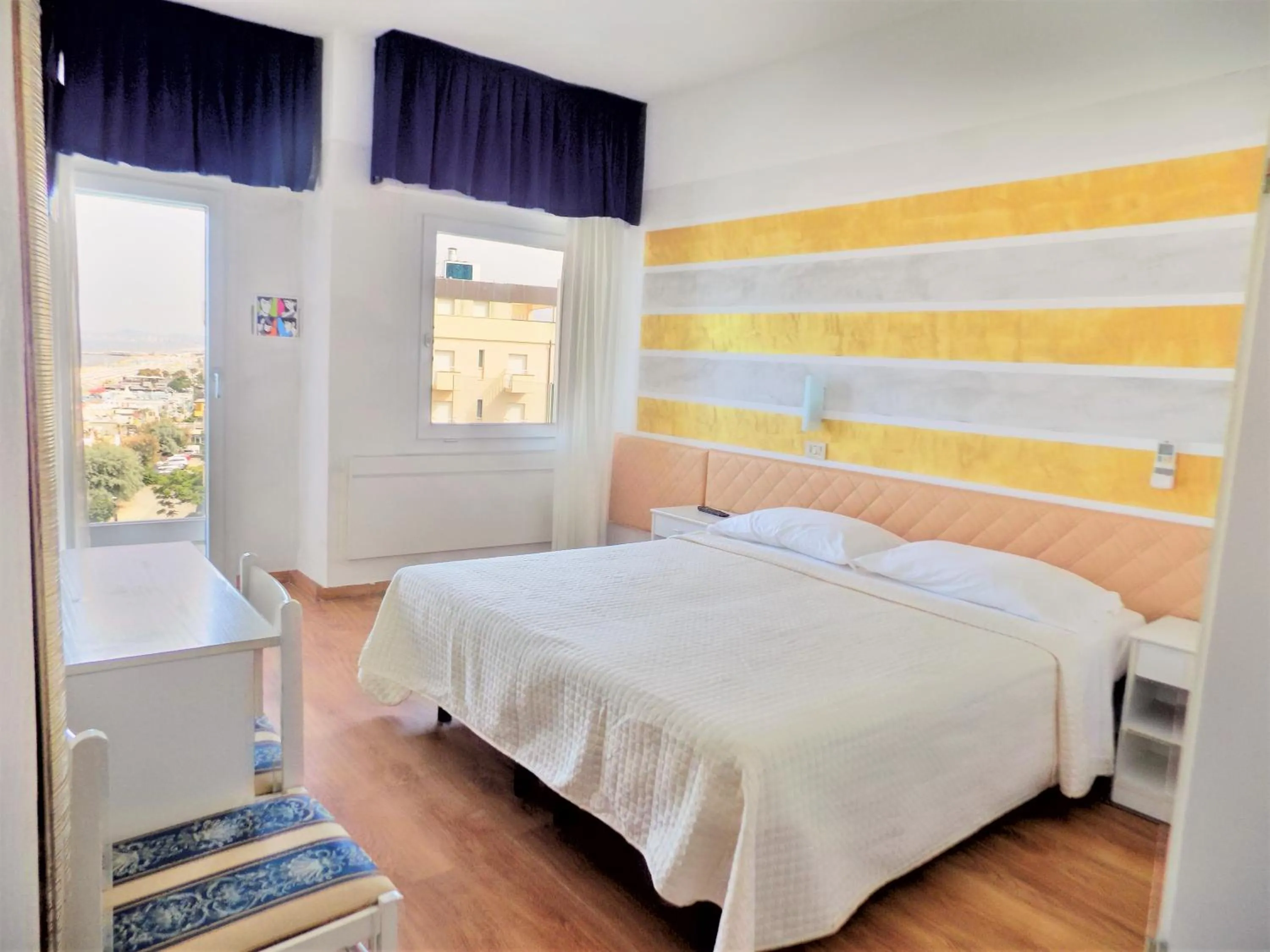 Photo of the whole room, Bed in Hotel Diplomatic