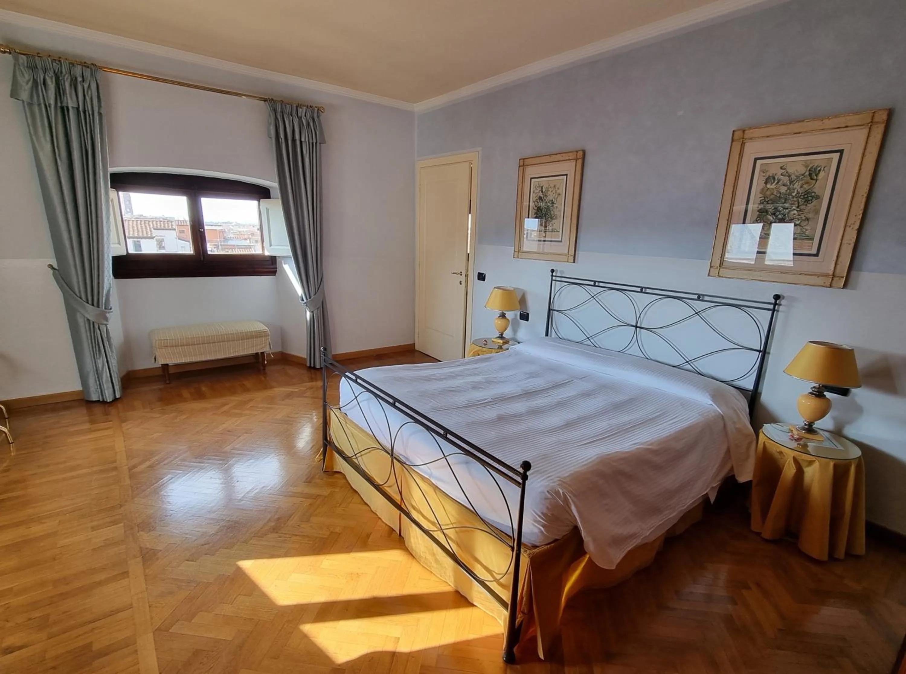 Photo of the whole room, Bed in Palazzo Gamba Apartments al Duomo