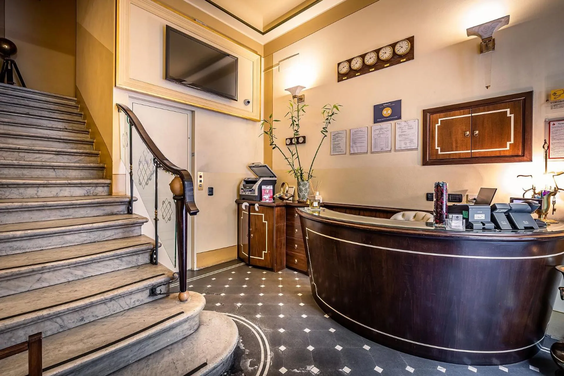 Lobby or reception in Palazzo Gamba Apartments al Duomo