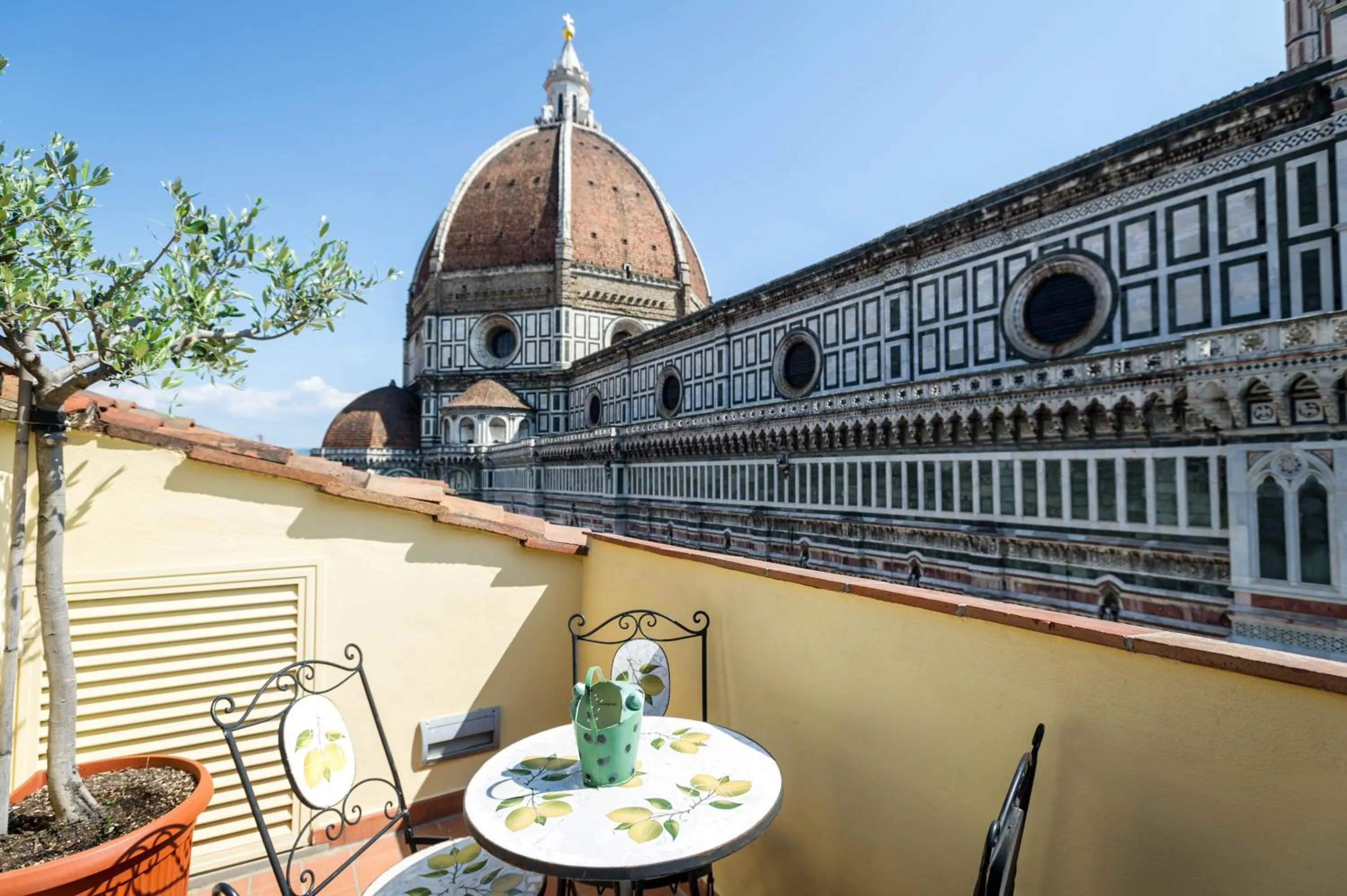 3-bedroom apartment with Dome Dome, Baptistery and Campanile view in Palazzo Gamba Apartments al Duomo