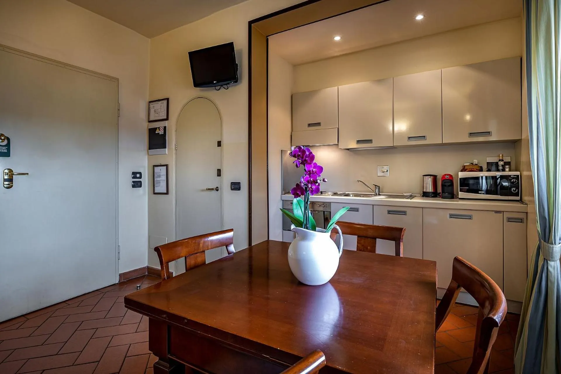 Coffee/tea facilities in Palazzo Gamba Apartments al Duomo