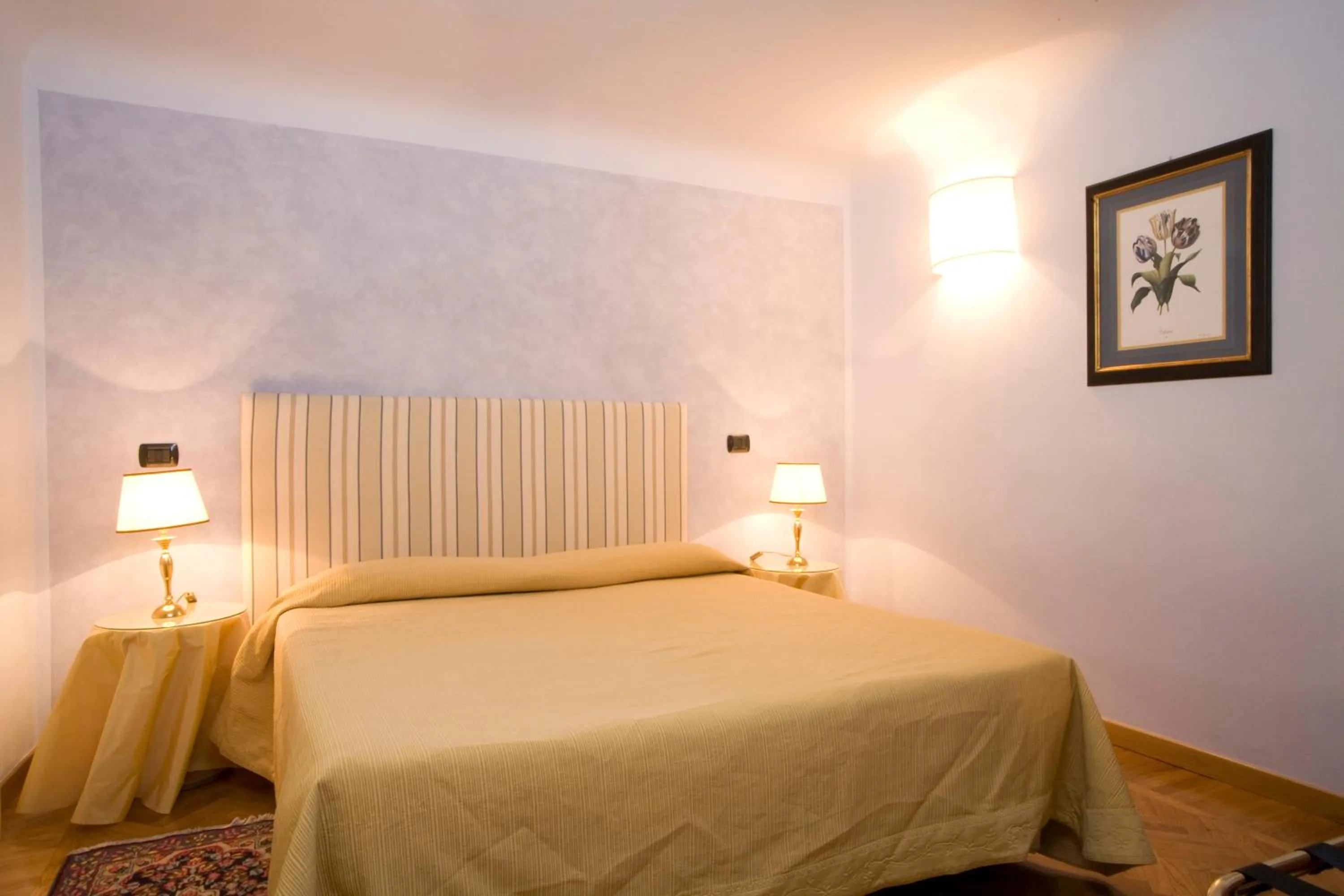 Bed in Palazzo Gamba Apartments al Duomo