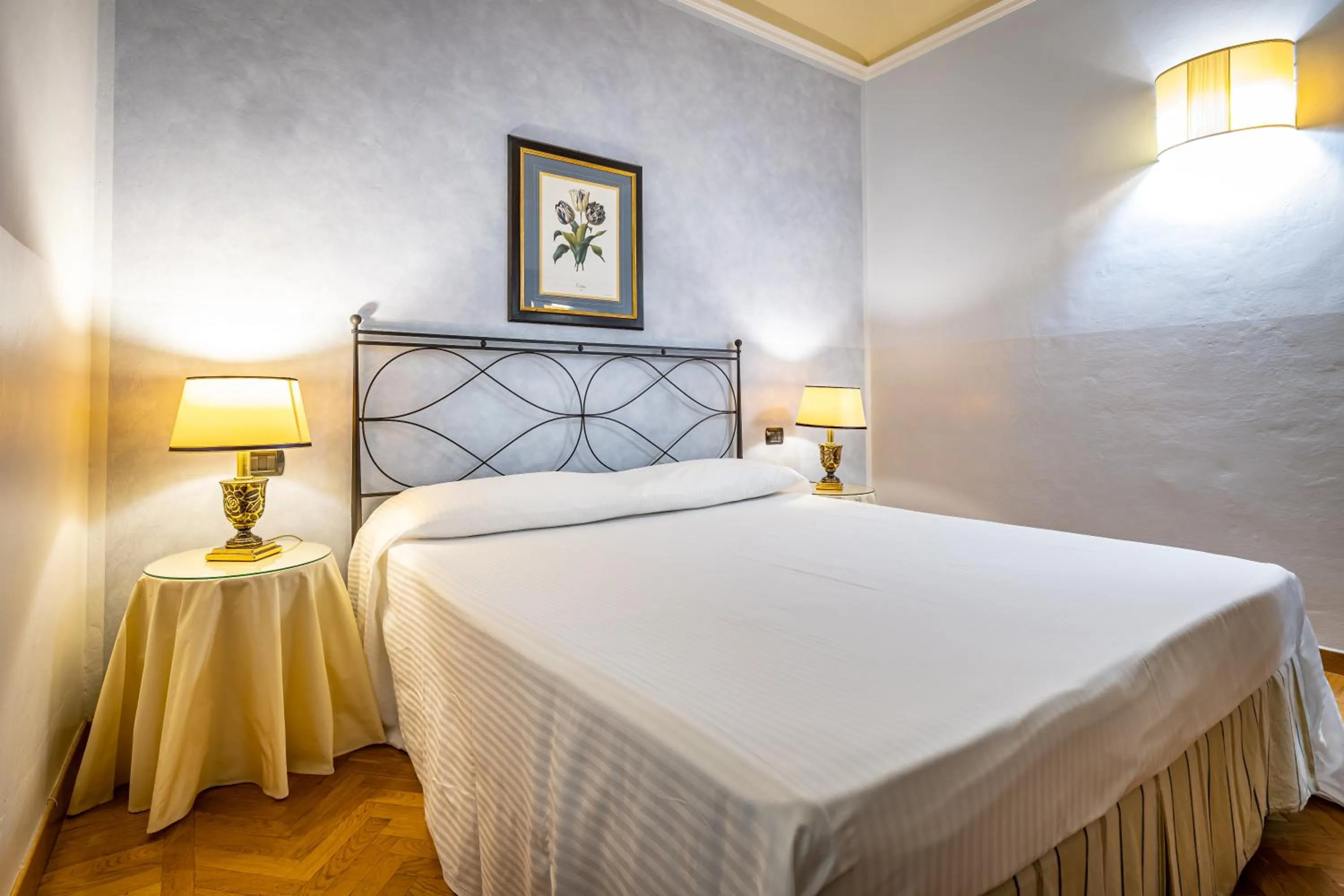 Bed in Palazzo Gamba Apartments al Duomo