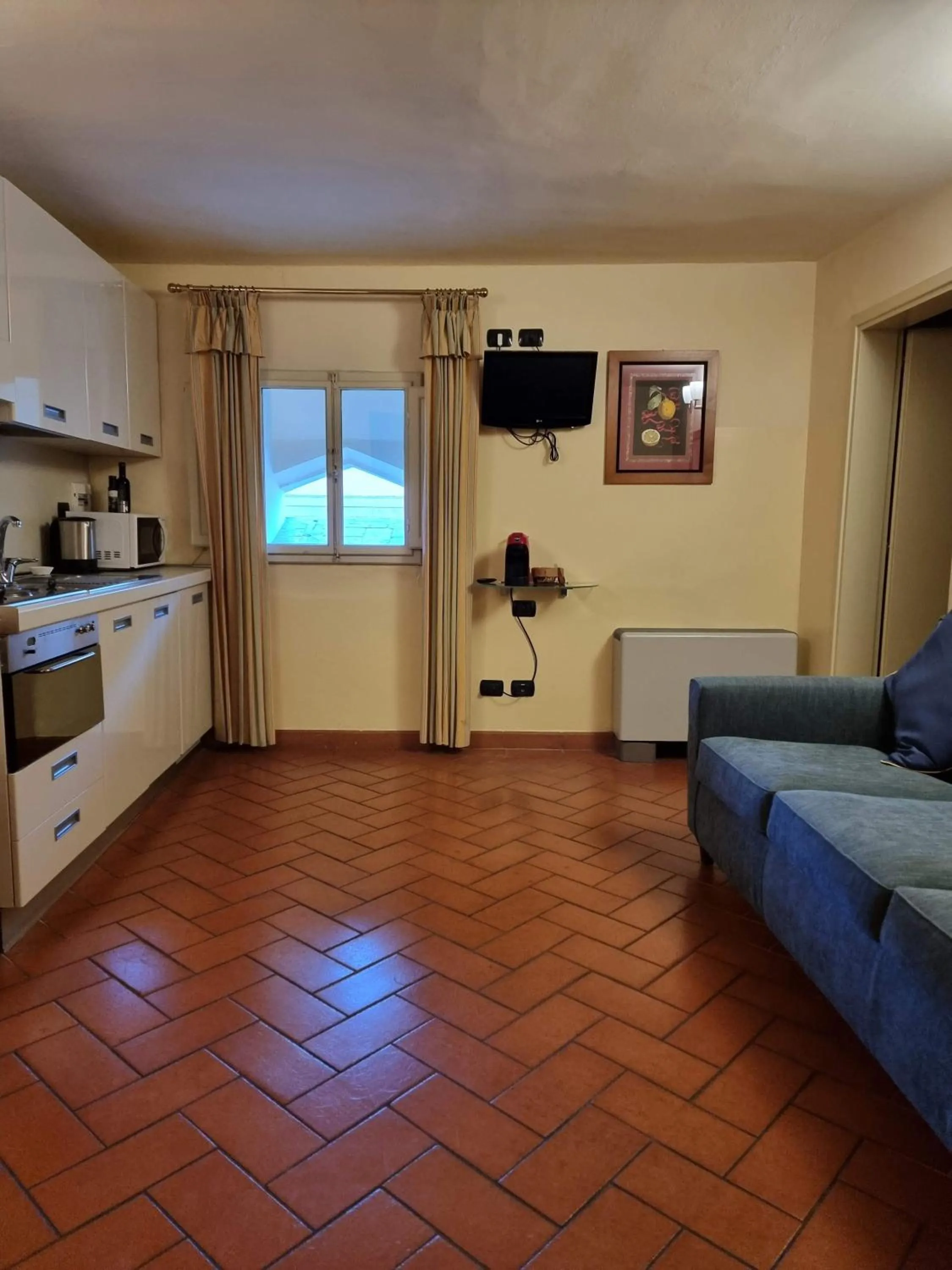 Kitchen or kitchenette in Palazzo Gamba Apartments al Duomo