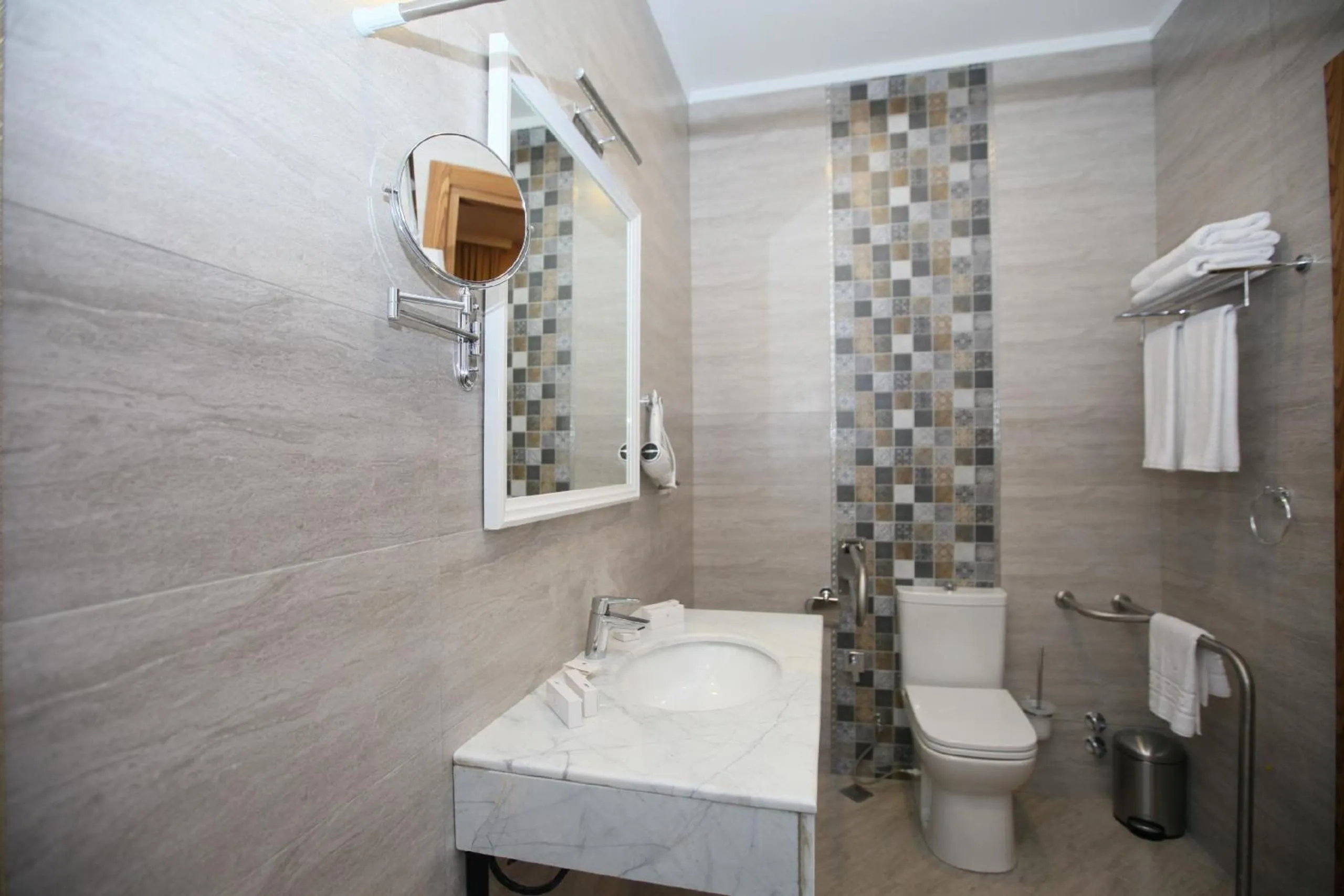 Toilet in Auroom Hotel