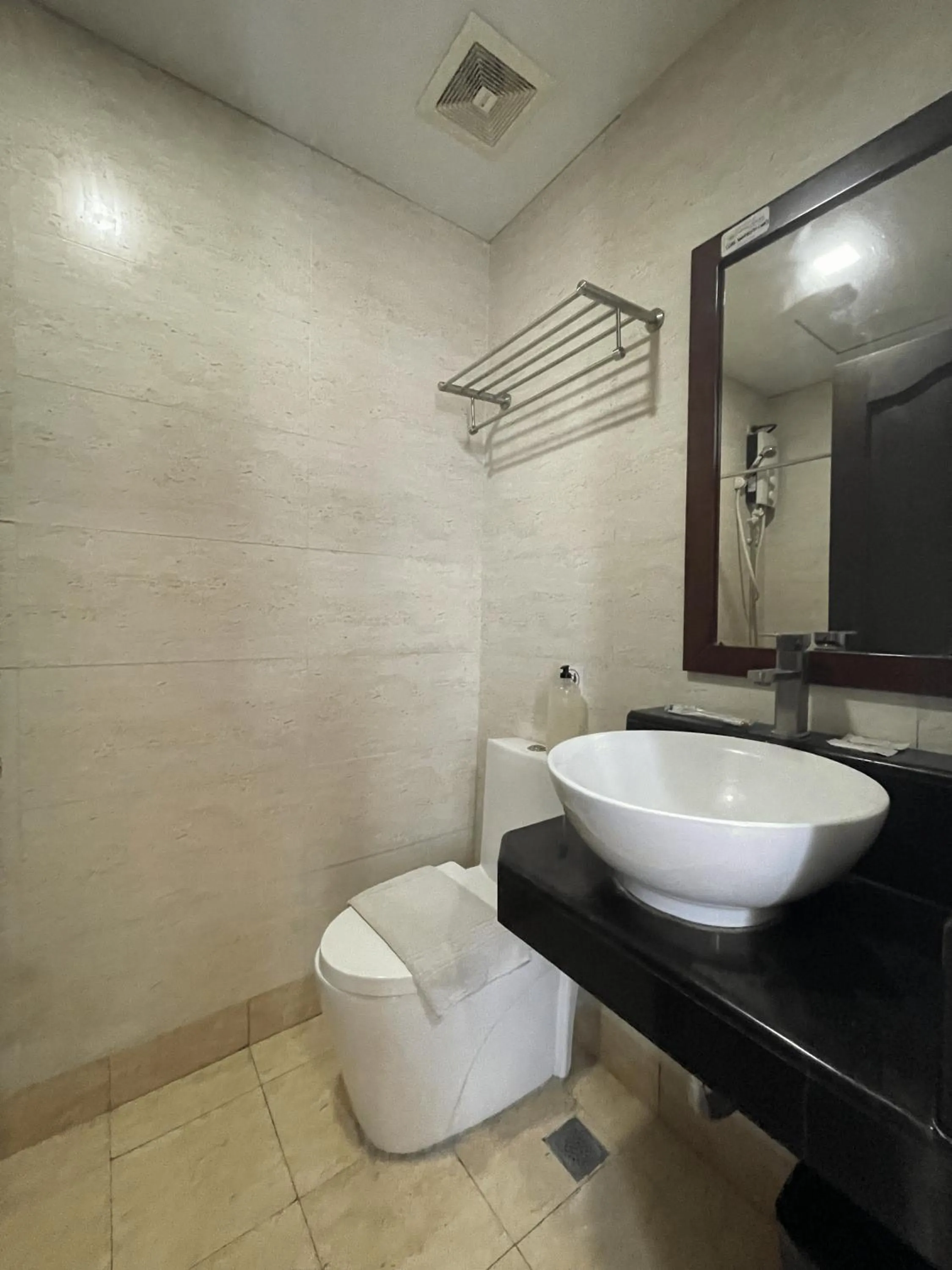 Bathroom in Cebu Capitol Central Hotel & Suites powered by Cocotel