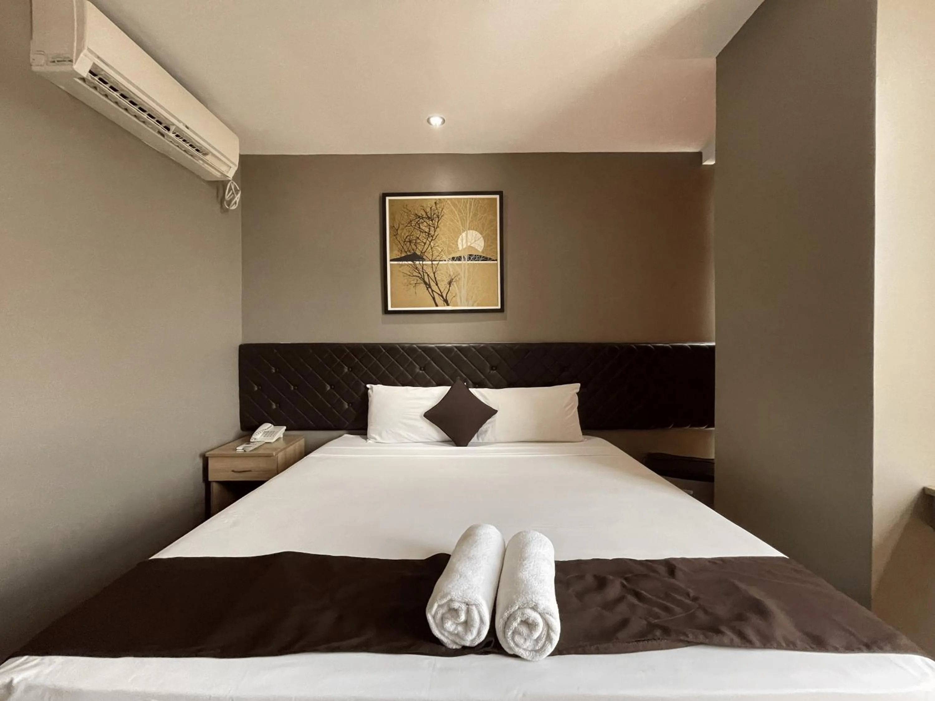 Bedroom, Bed in Cebu Capitol Central Hotel & Suites powered by Cocotel