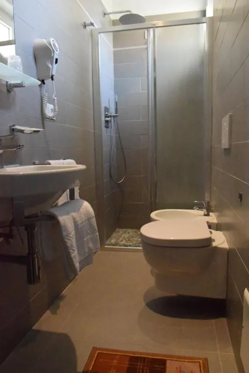 Shower in Hotel Verdi