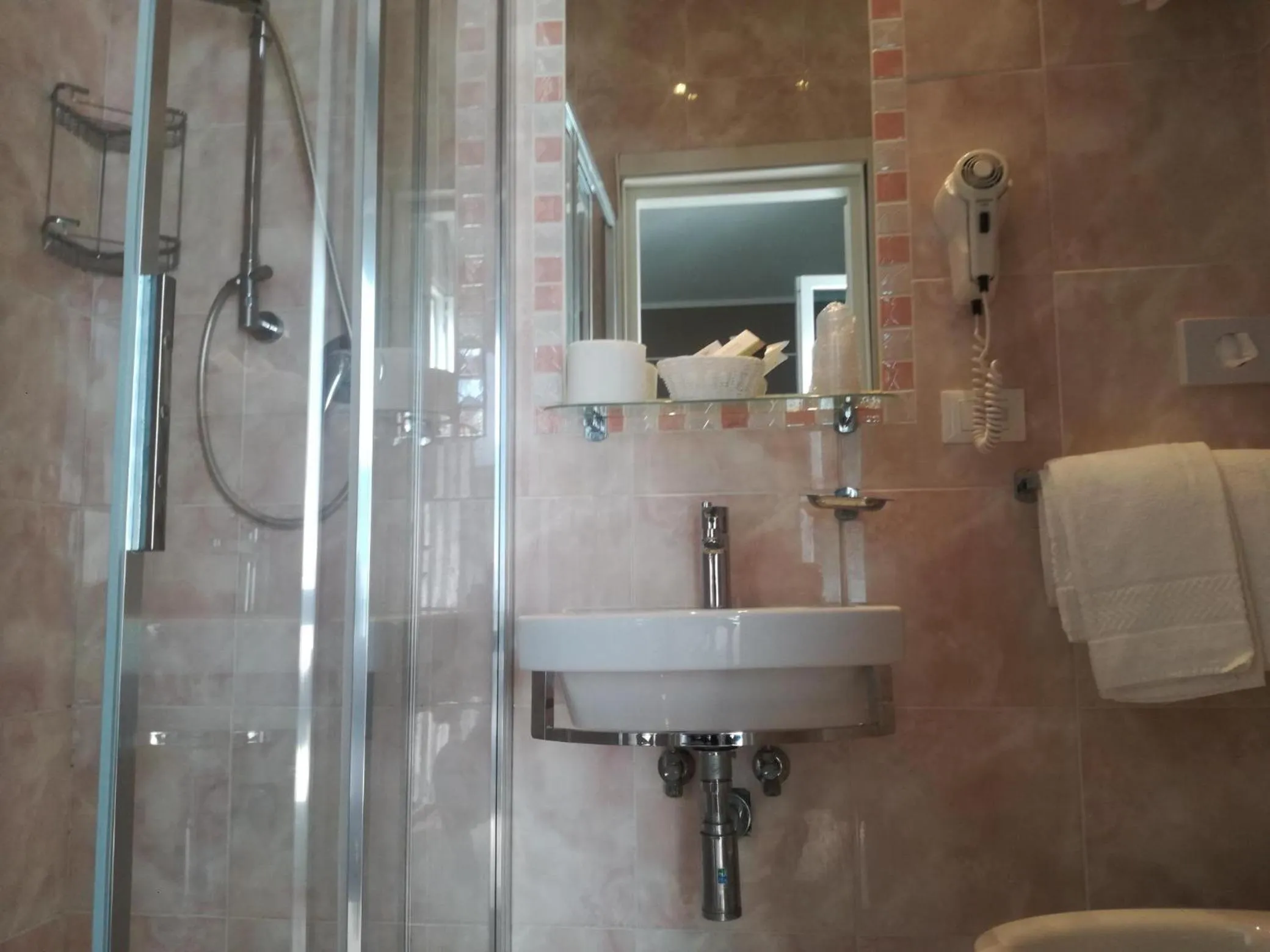 Shower in Hotel Verdi