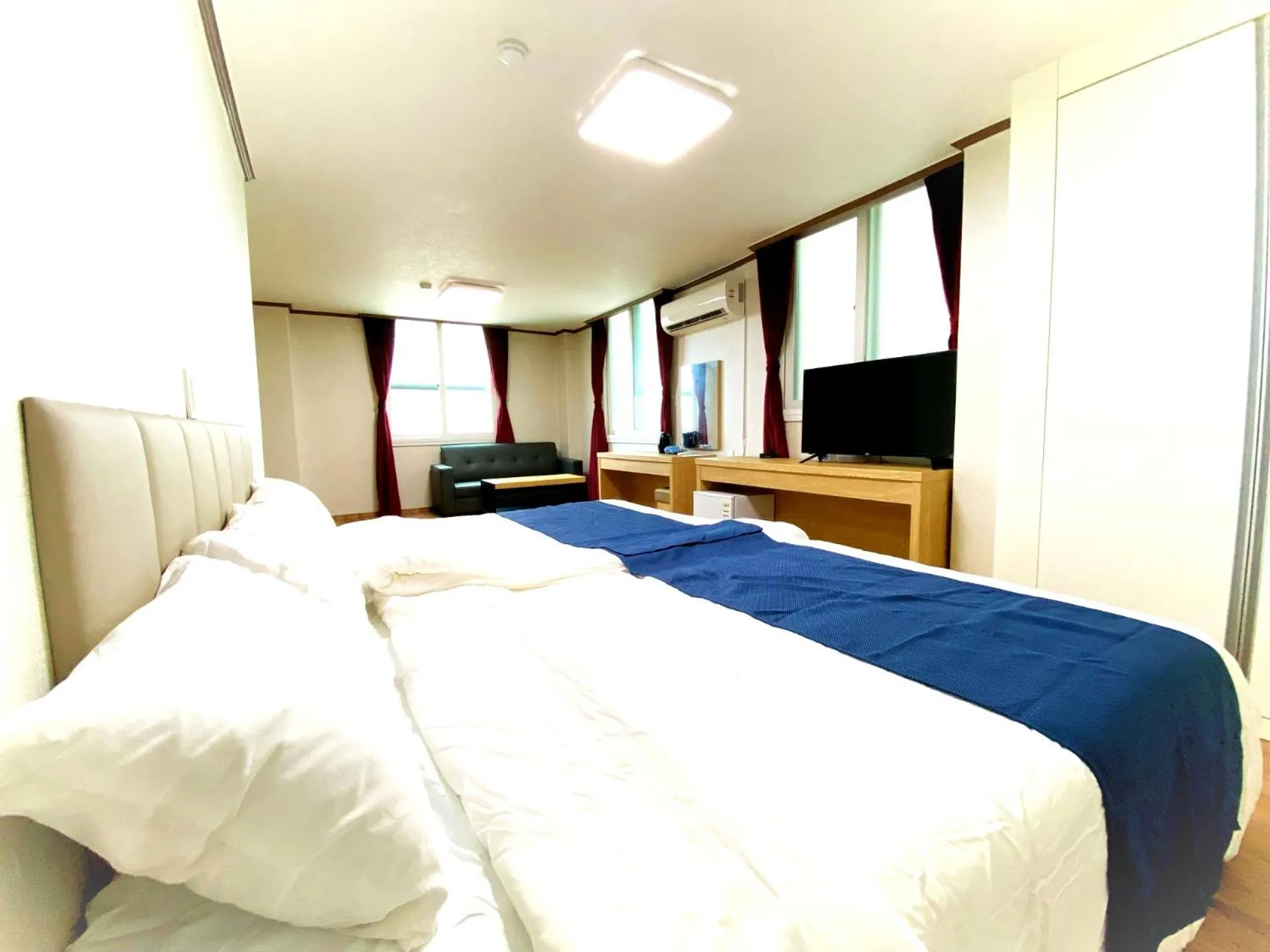 Bed in Bricks Stay Jeju City & Aiport