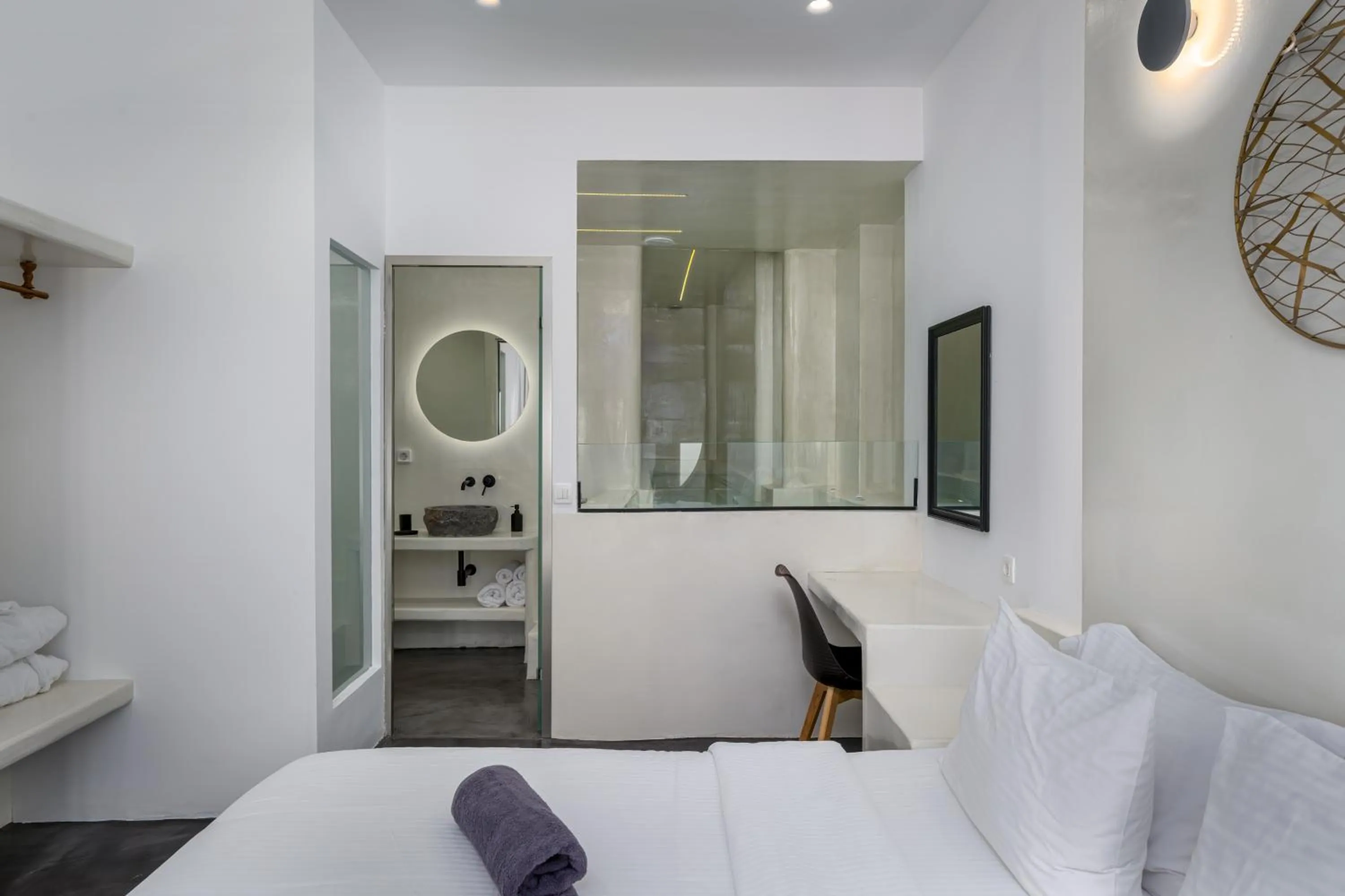 Shower in Leon Luxury Suites