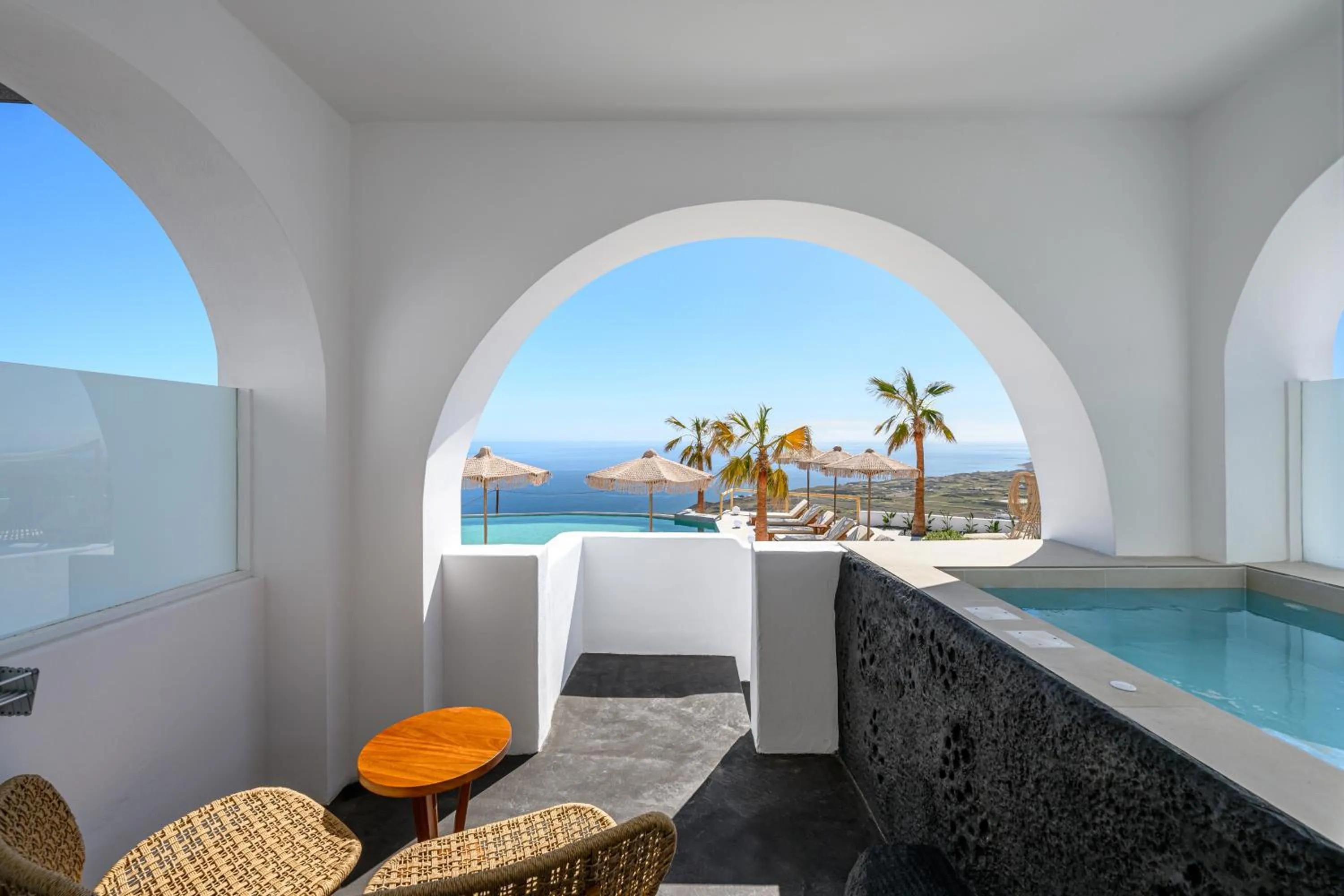 Hot Tub in Leon Luxury Suites