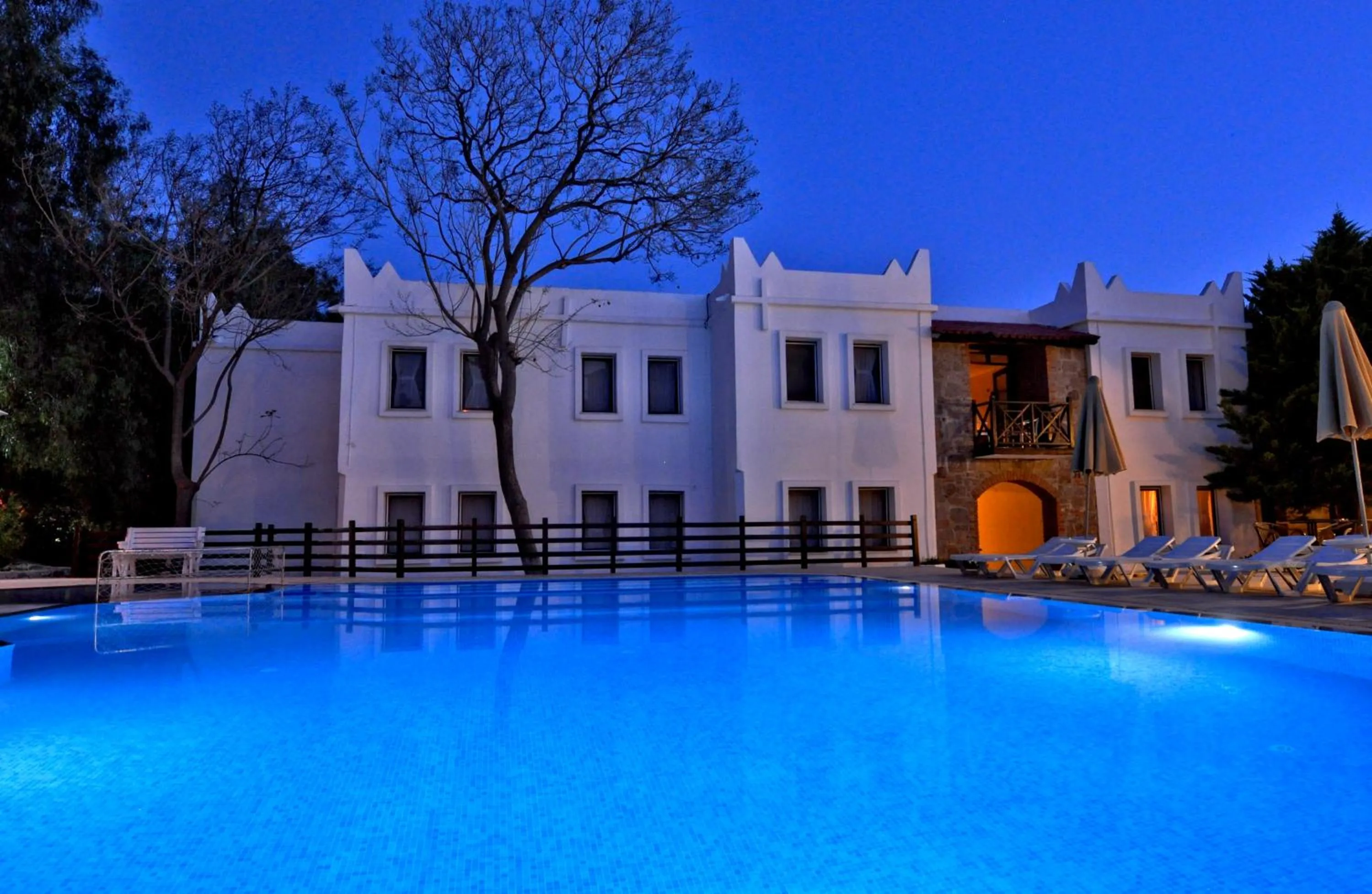 Swimming pool in Hotel Atrium