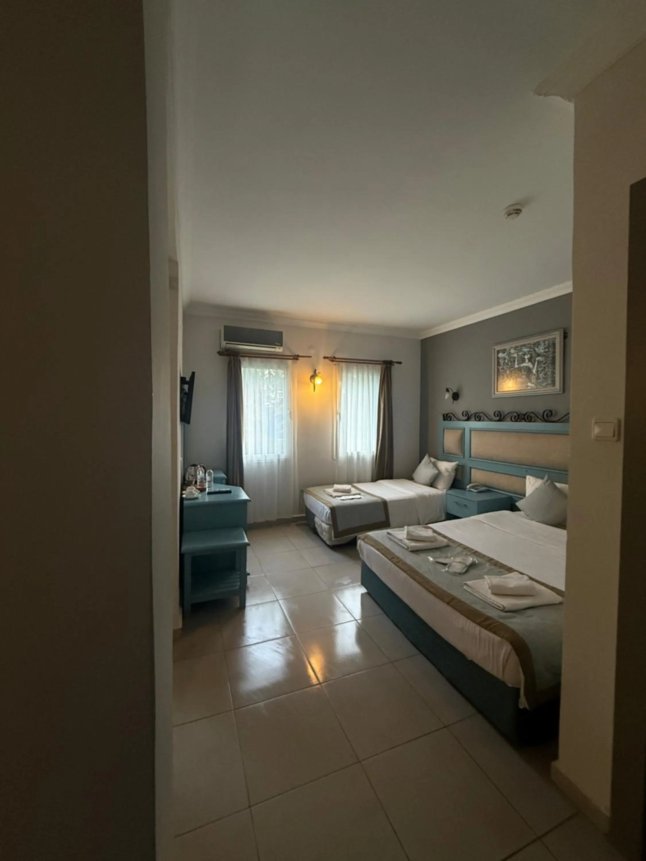 Photo of the whole room, Bed in Hotel Atrium