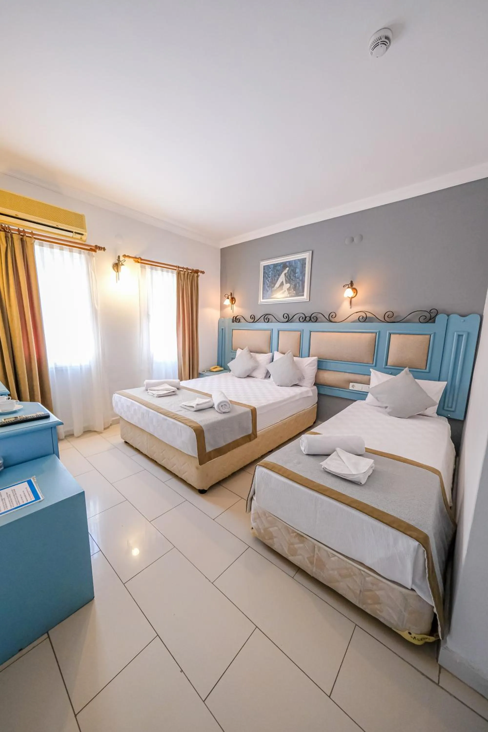 Photo of the whole room, Bed in Hotel Atrium