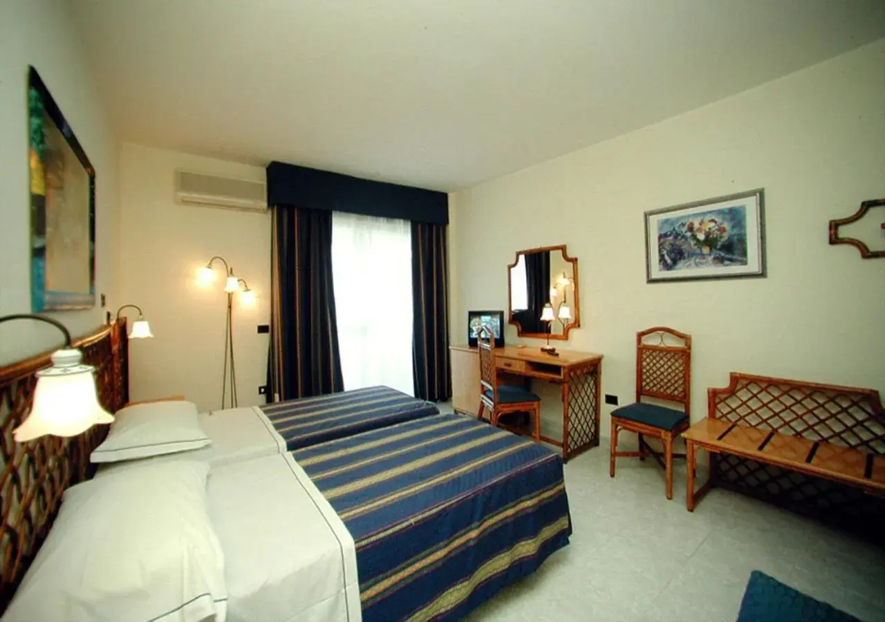 Quadruple Room with Balcony in Pugnochiuso Resort Hotel del Faro Quadruple Room with Balcony in Pugnochiuso Resort Hotel del Faro