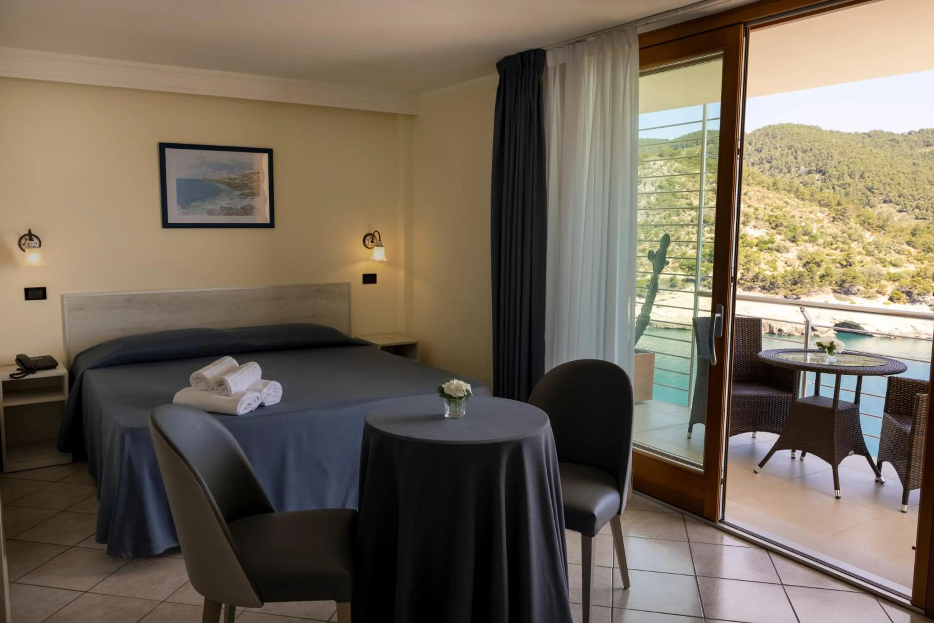 Bedroom in Pugnochiuso Resort Hotel del Faro