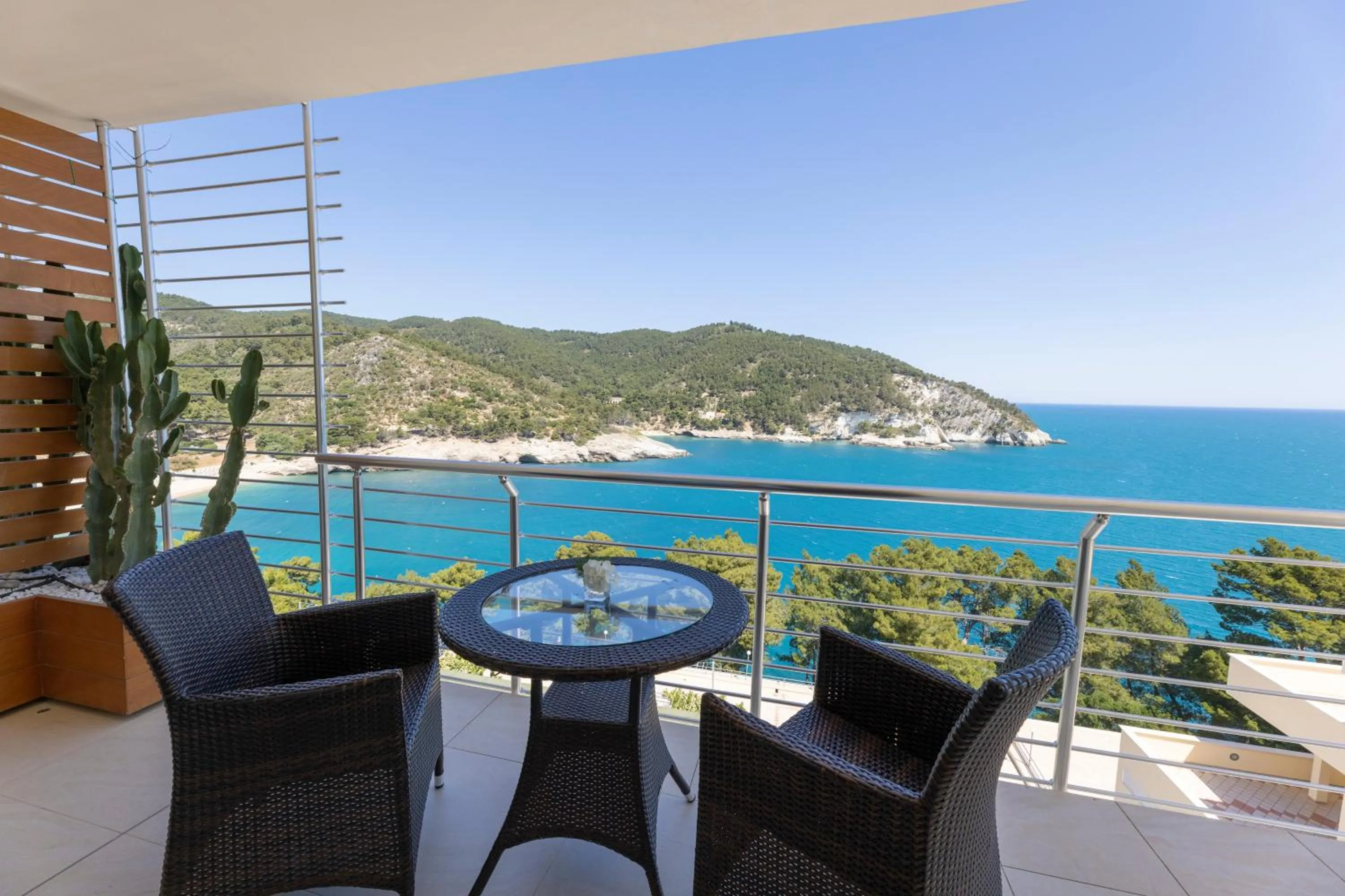 Balcony/Terrace in Pugnochiuso Resort Hotel del Faro