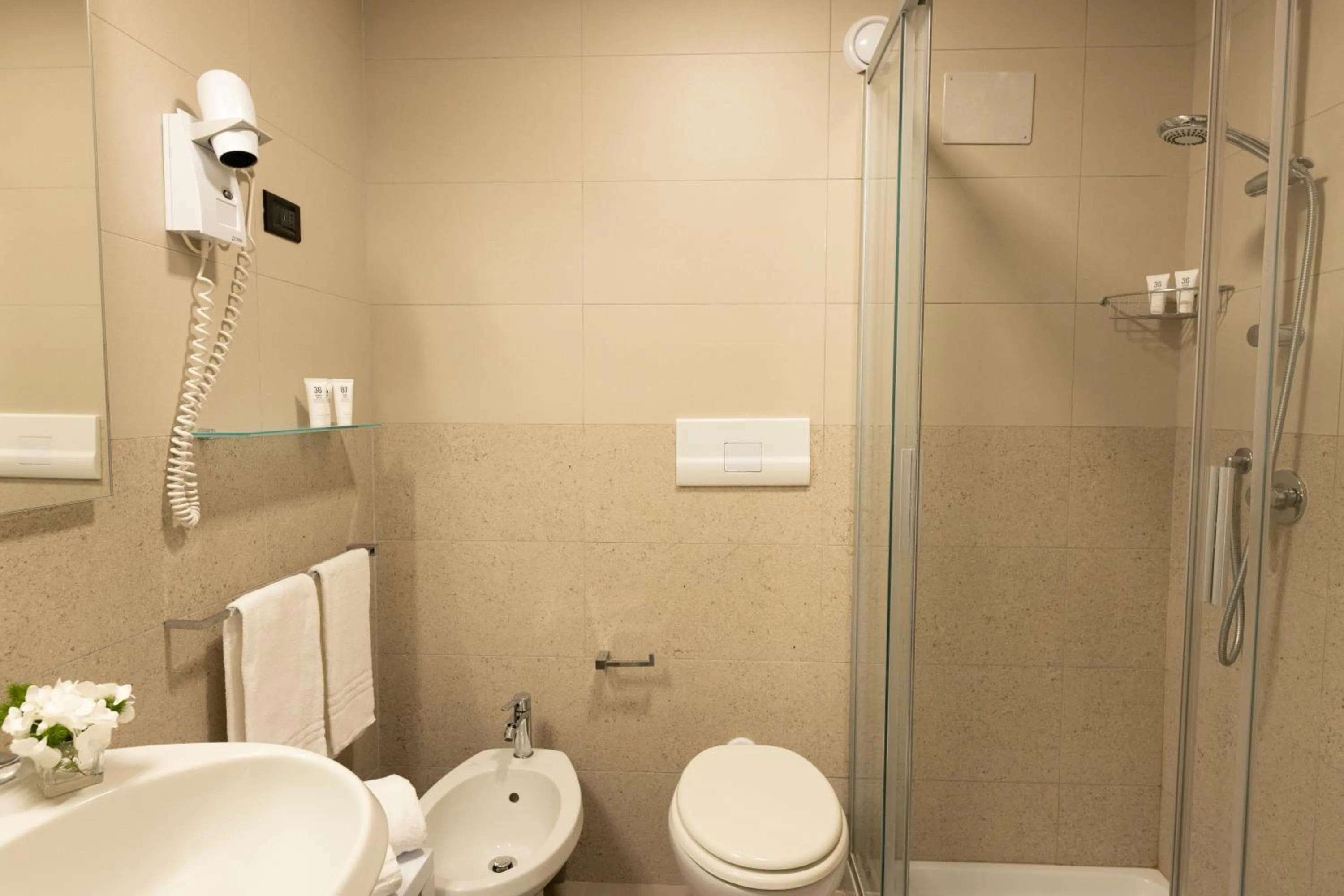 Bathroom in Pugnochiuso Resort Hotel del Faro