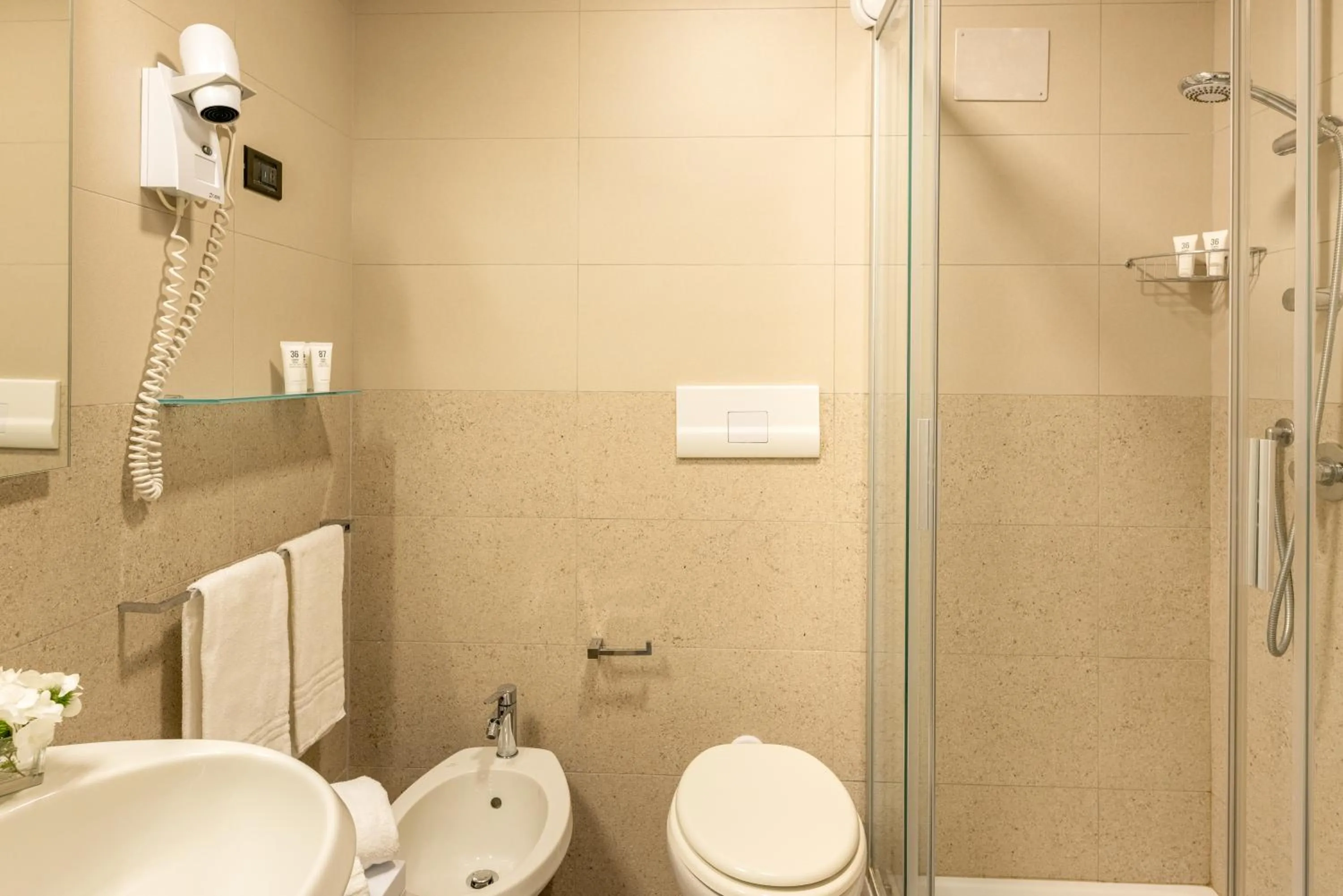 Bathroom in Pugnochiuso Resort Hotel del Faro