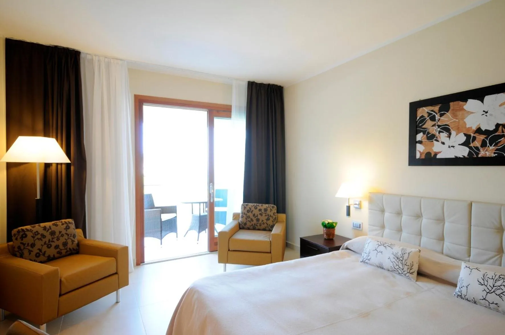 Bedroom in Pugnochiuso Resort Hotel del Faro