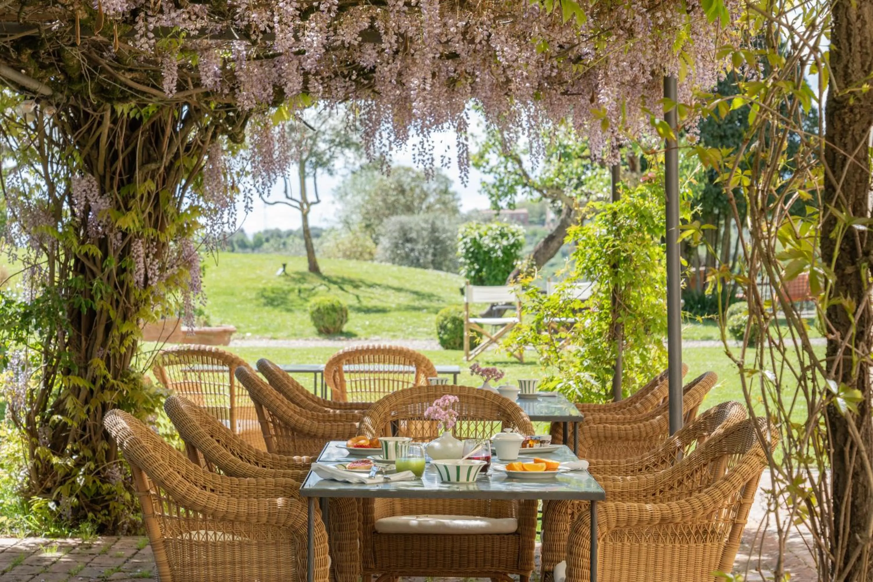 Patio in Hotel Certosa Di Maggiano