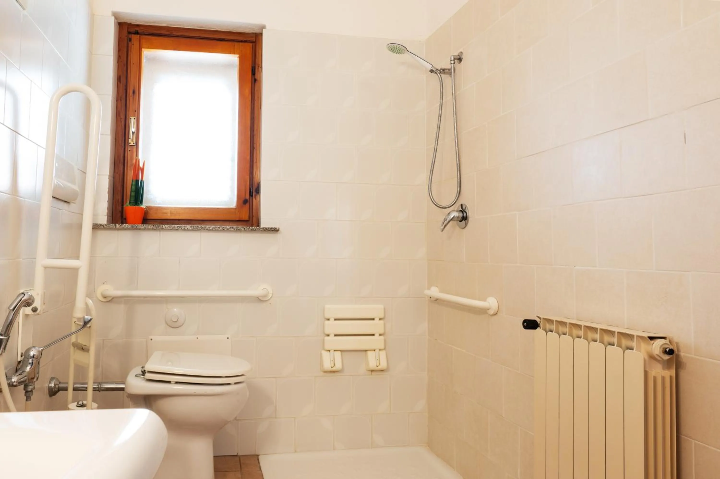 Shower in Hotel L'Aragosta