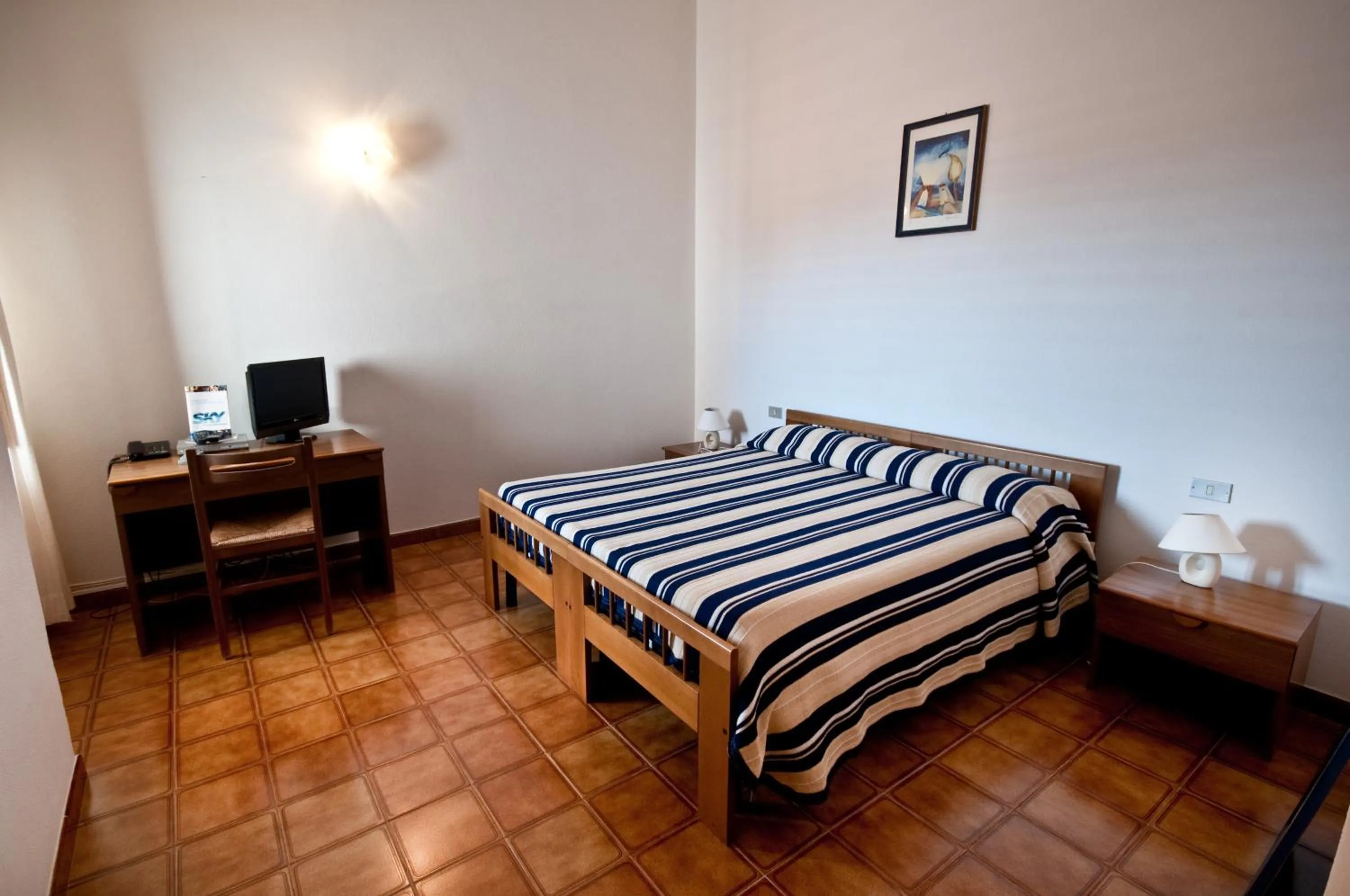 Photo of the whole room, Bed in Hotel L'Aragosta