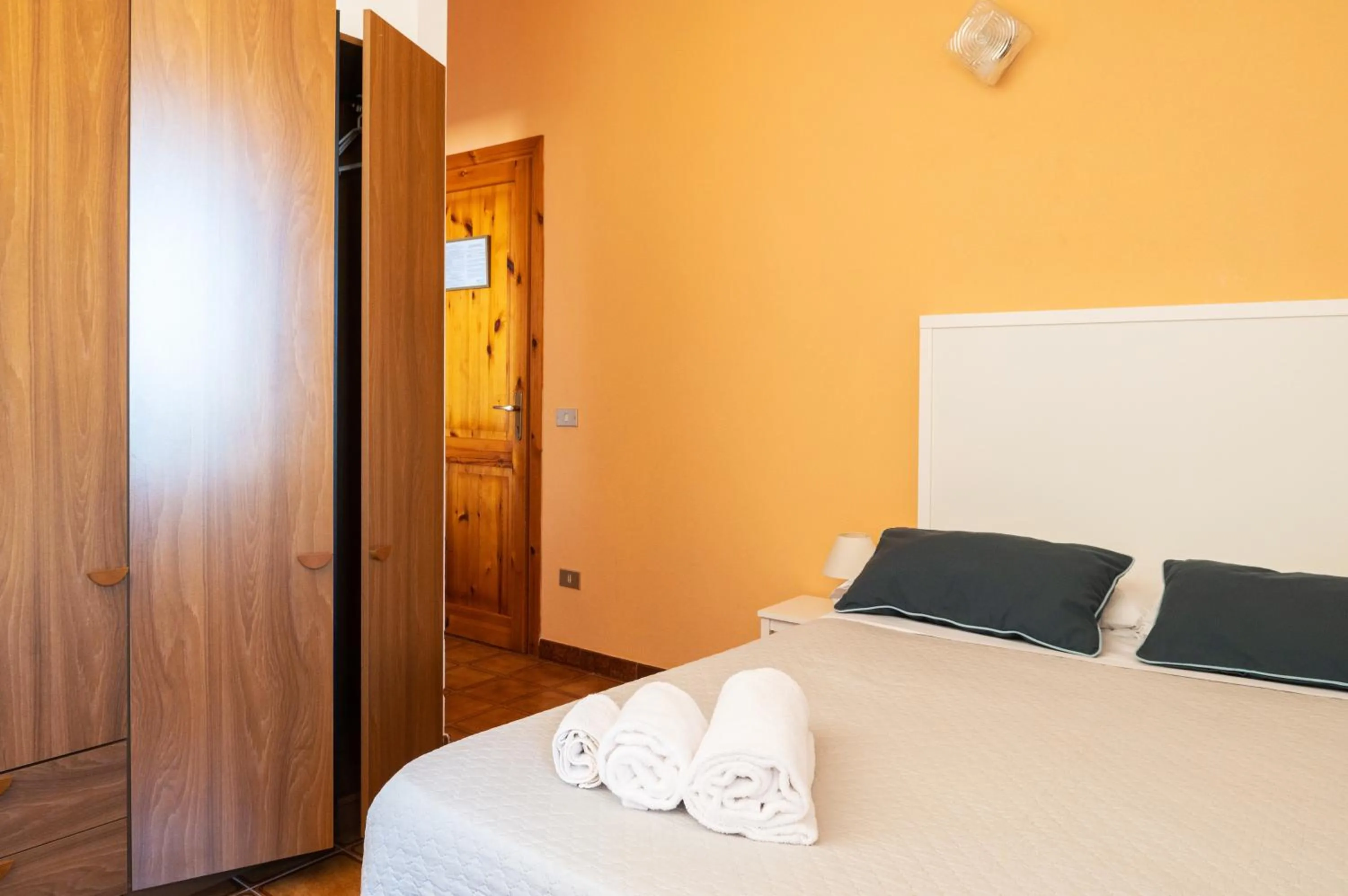 Photo of the whole room, Bed in Hotel L'Aragosta