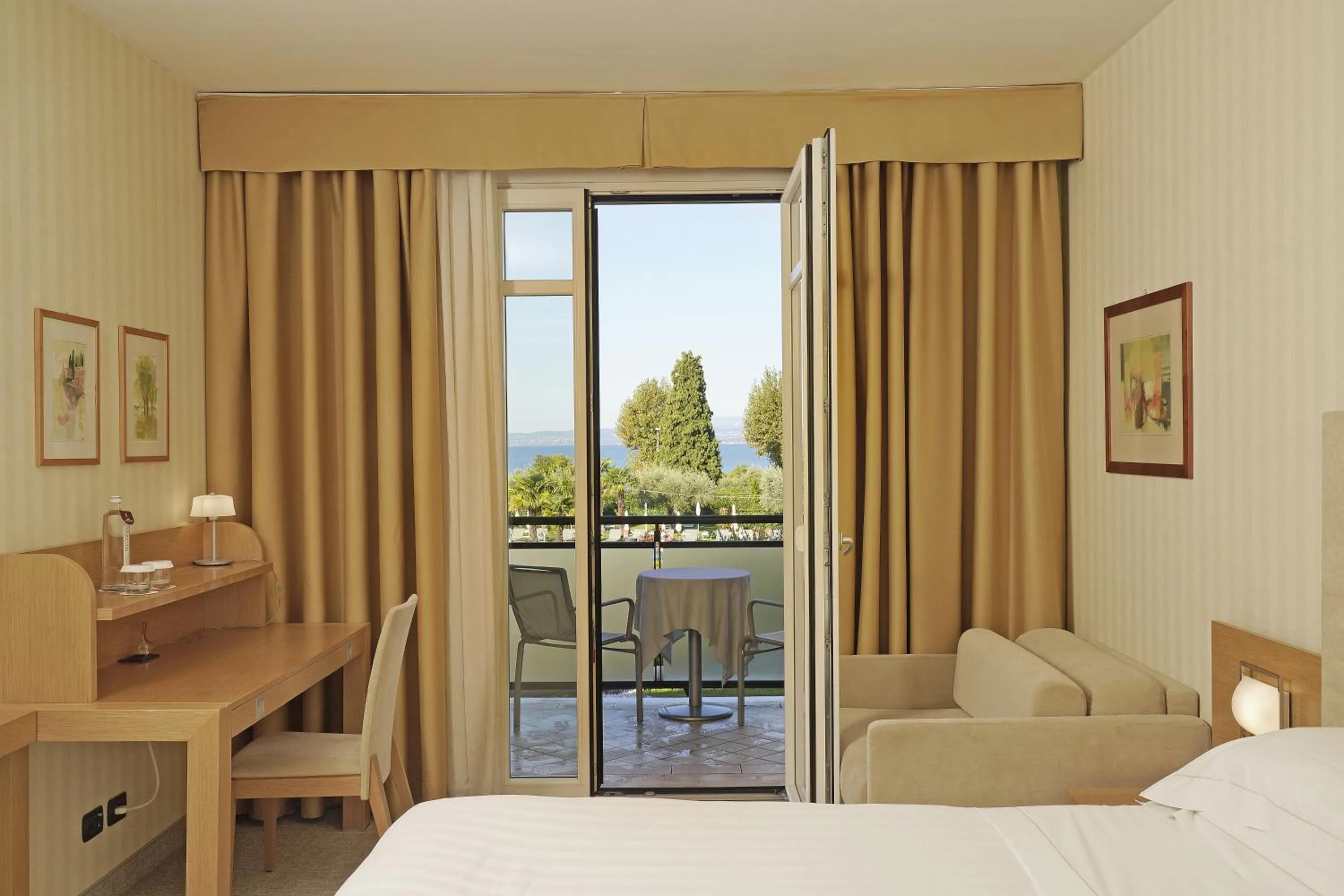 View (from property/room), Bed in Hotel Caesius Thermae & Spa Resort