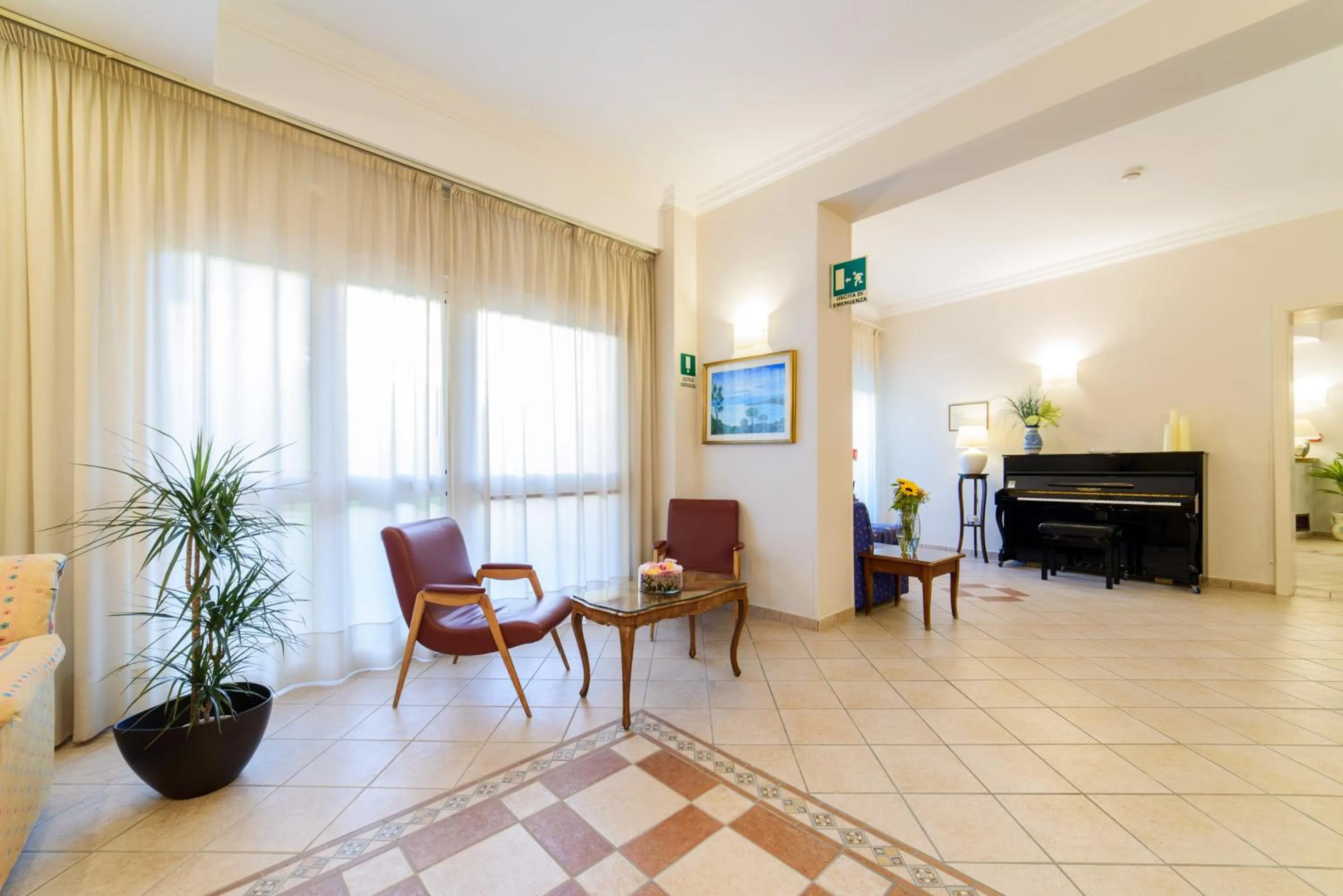 Communal lounge/ TV room in Hotel Tirreno