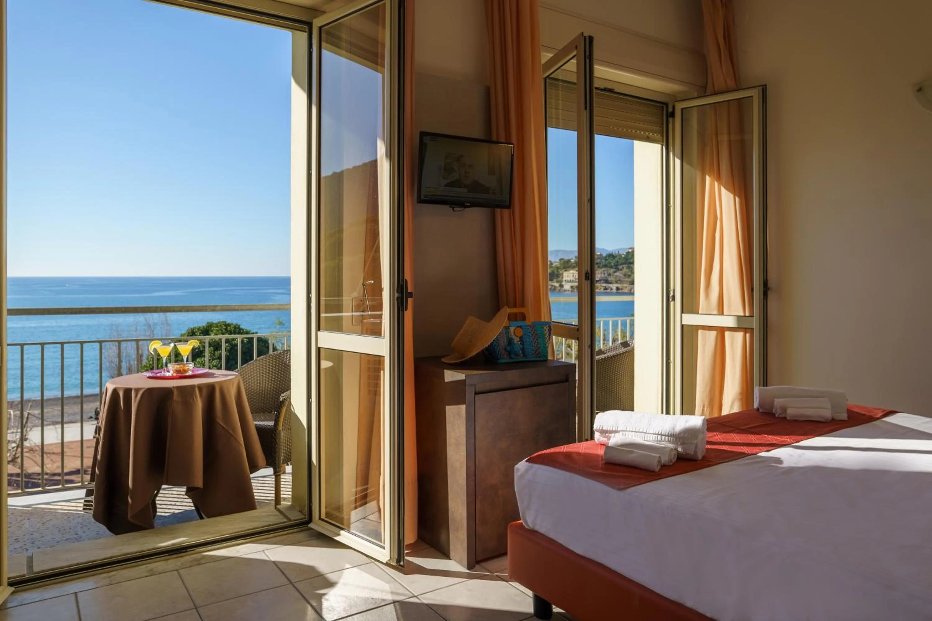 Bedroom, Bed in Hotel Tirreno