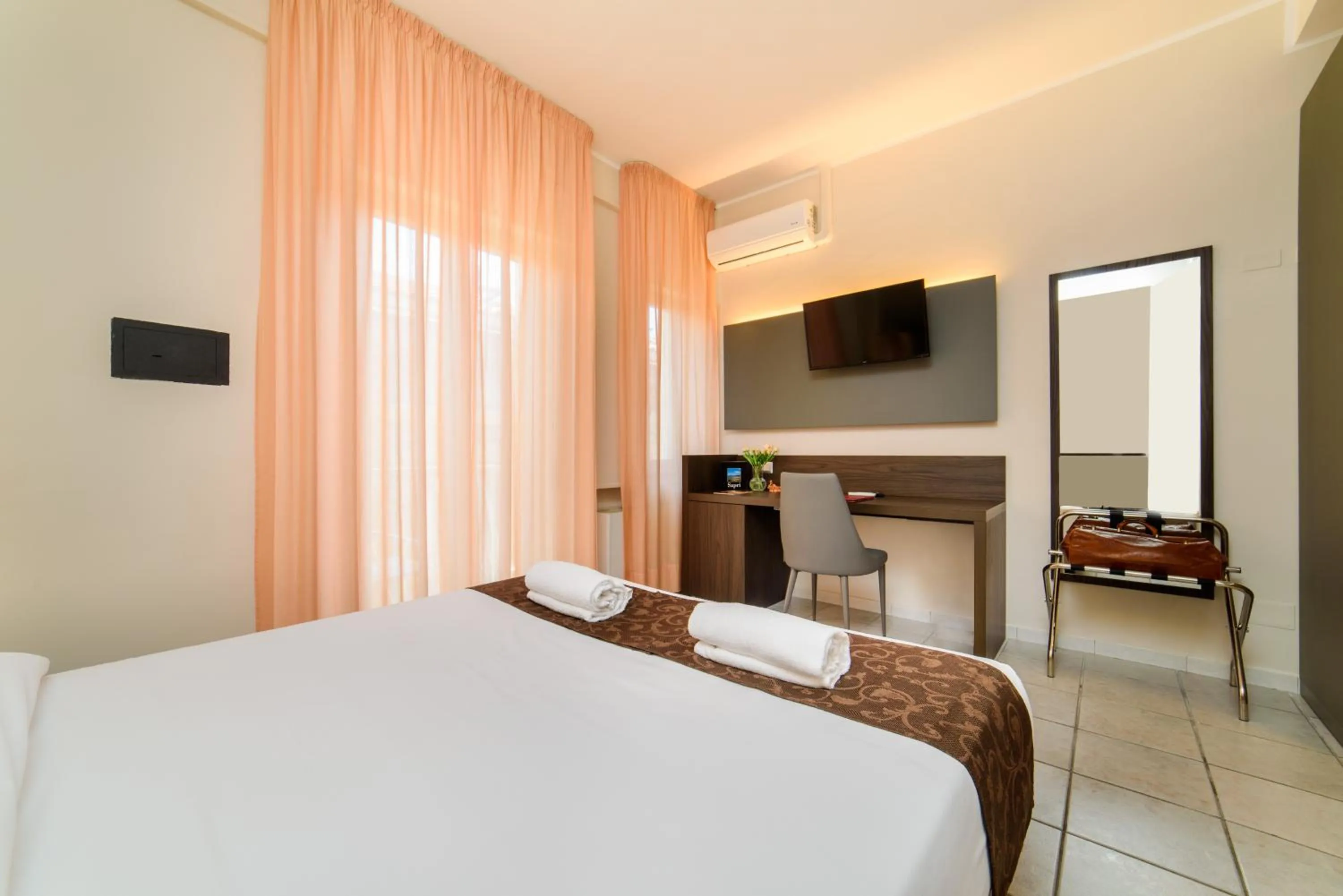 Bed in Hotel Tirreno