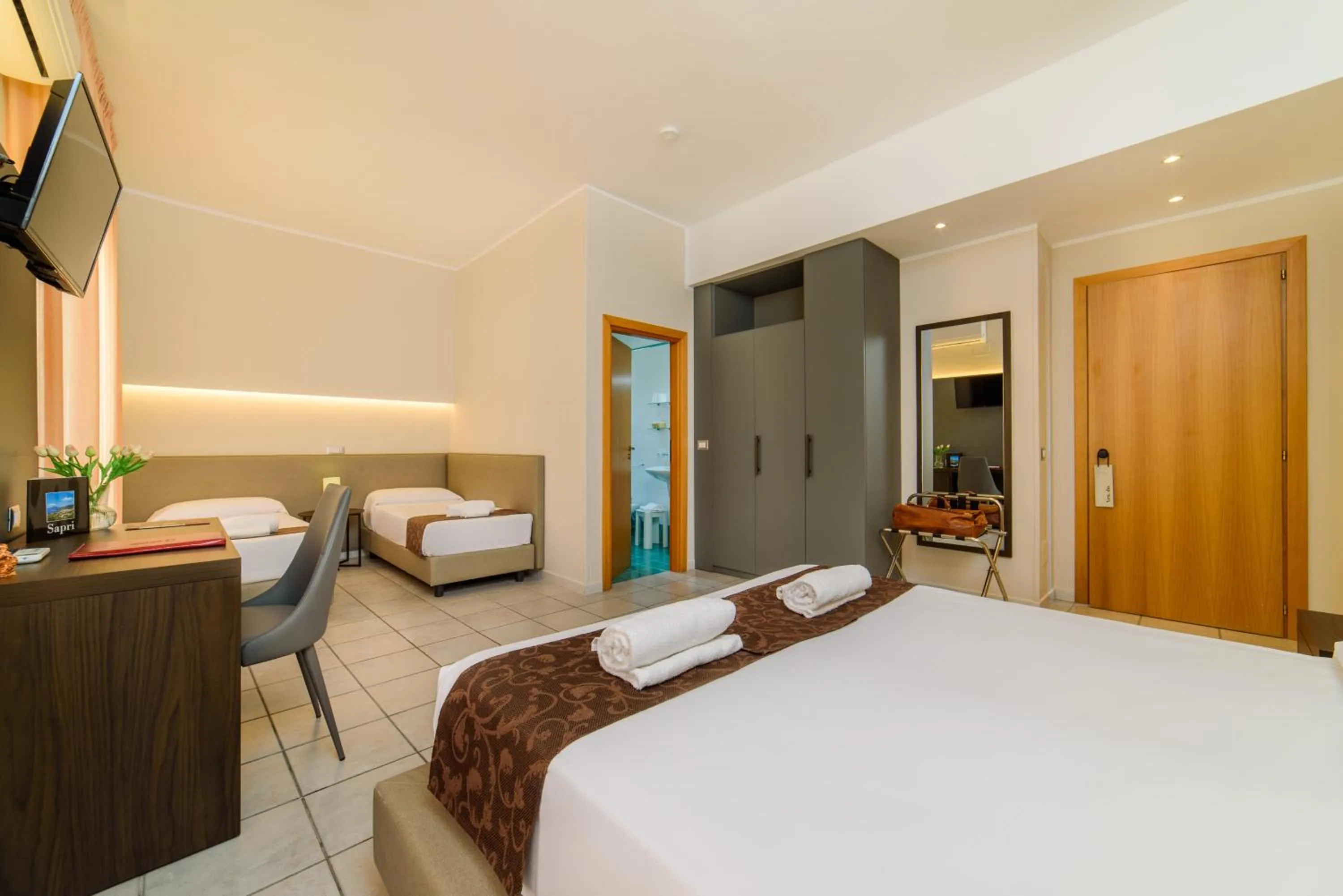 Bed in Hotel Tirreno