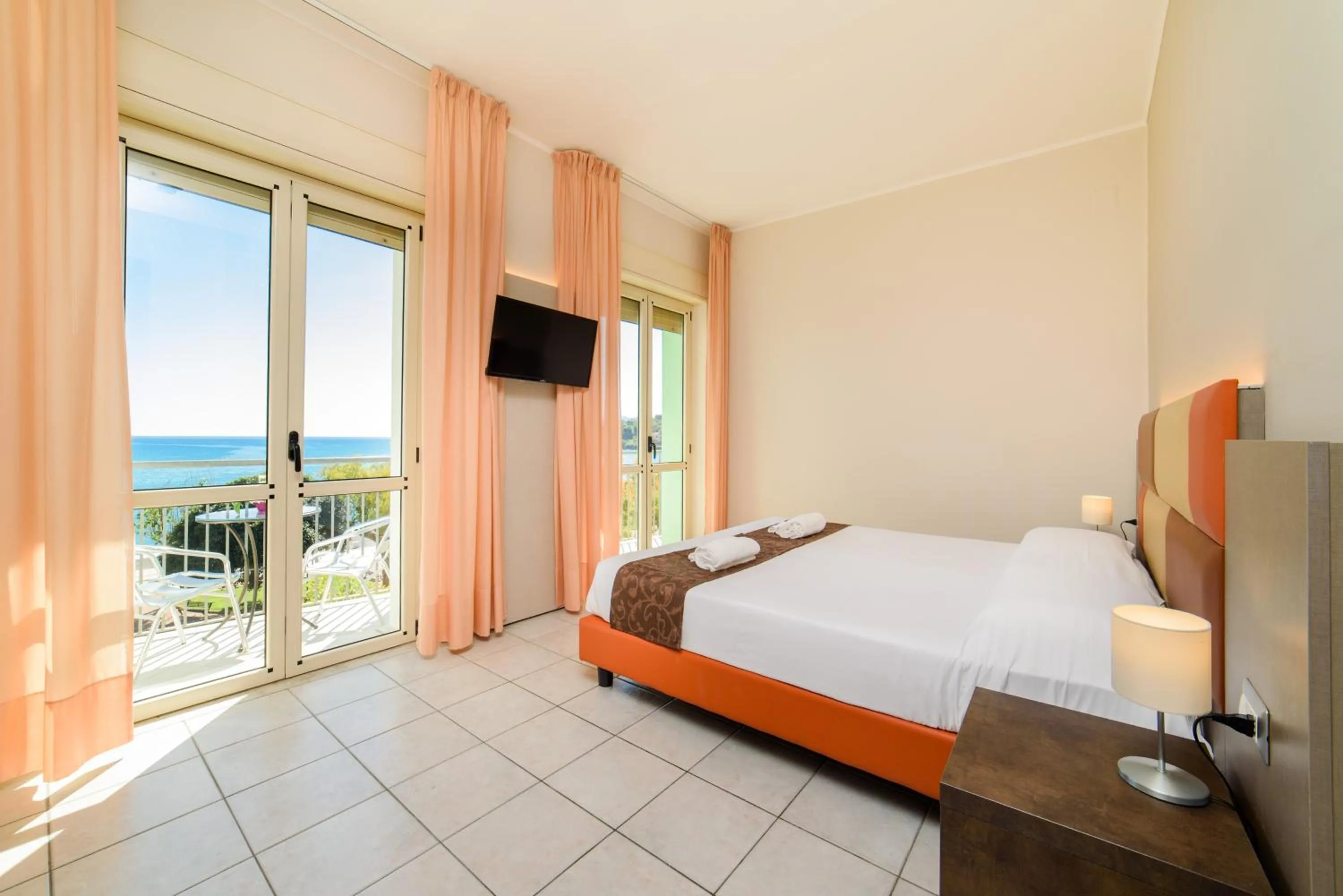 Bed in Hotel Tirreno