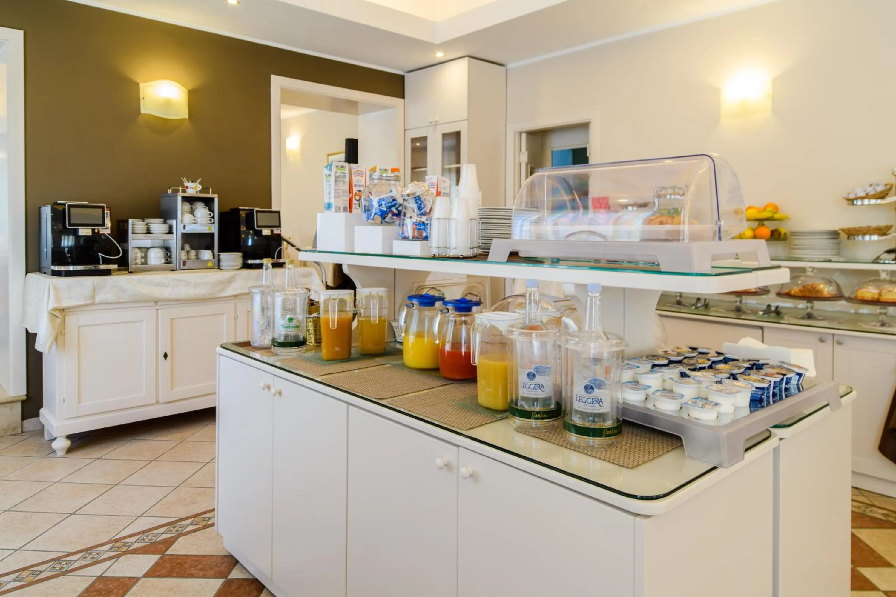 Restaurant/places to eat in Hotel Tirreno