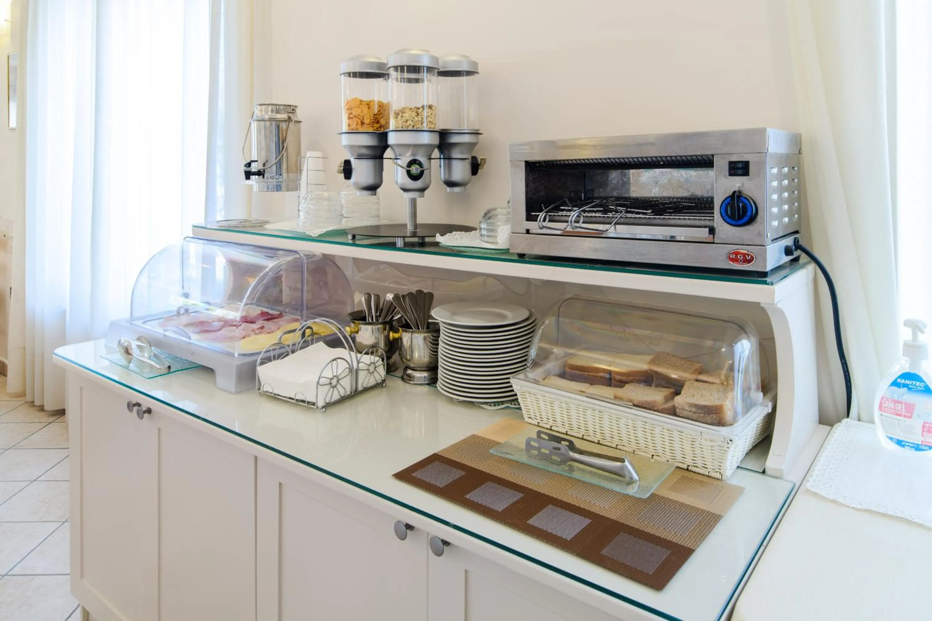 Breakfast in Hotel Tirreno