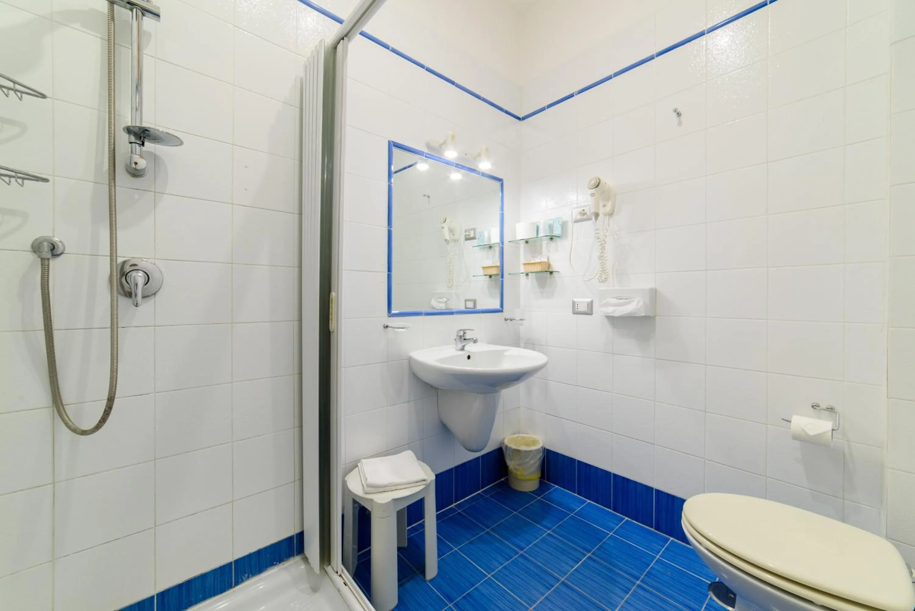 Bathroom in Hotel Tirreno