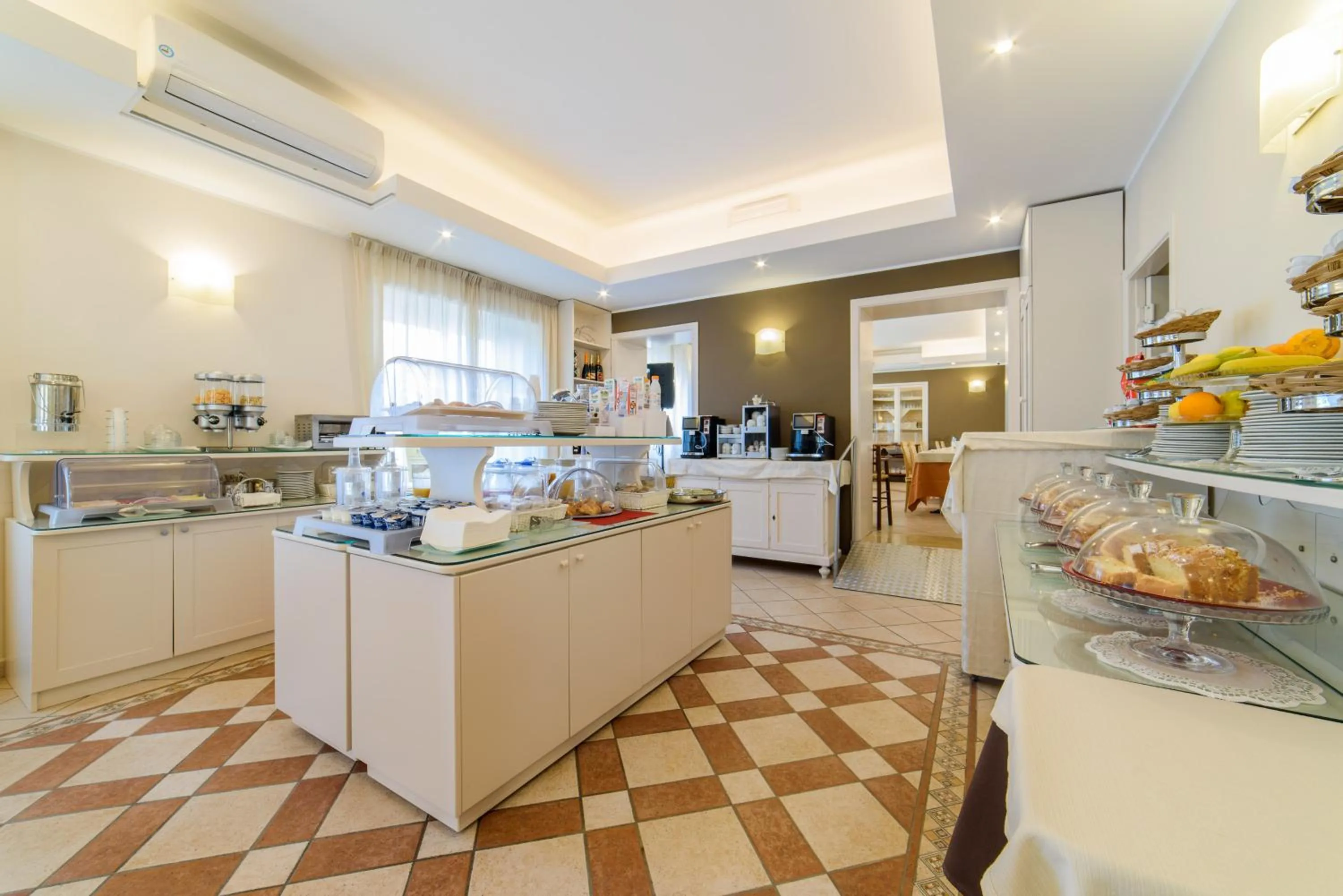 Breakfast in Hotel Tirreno