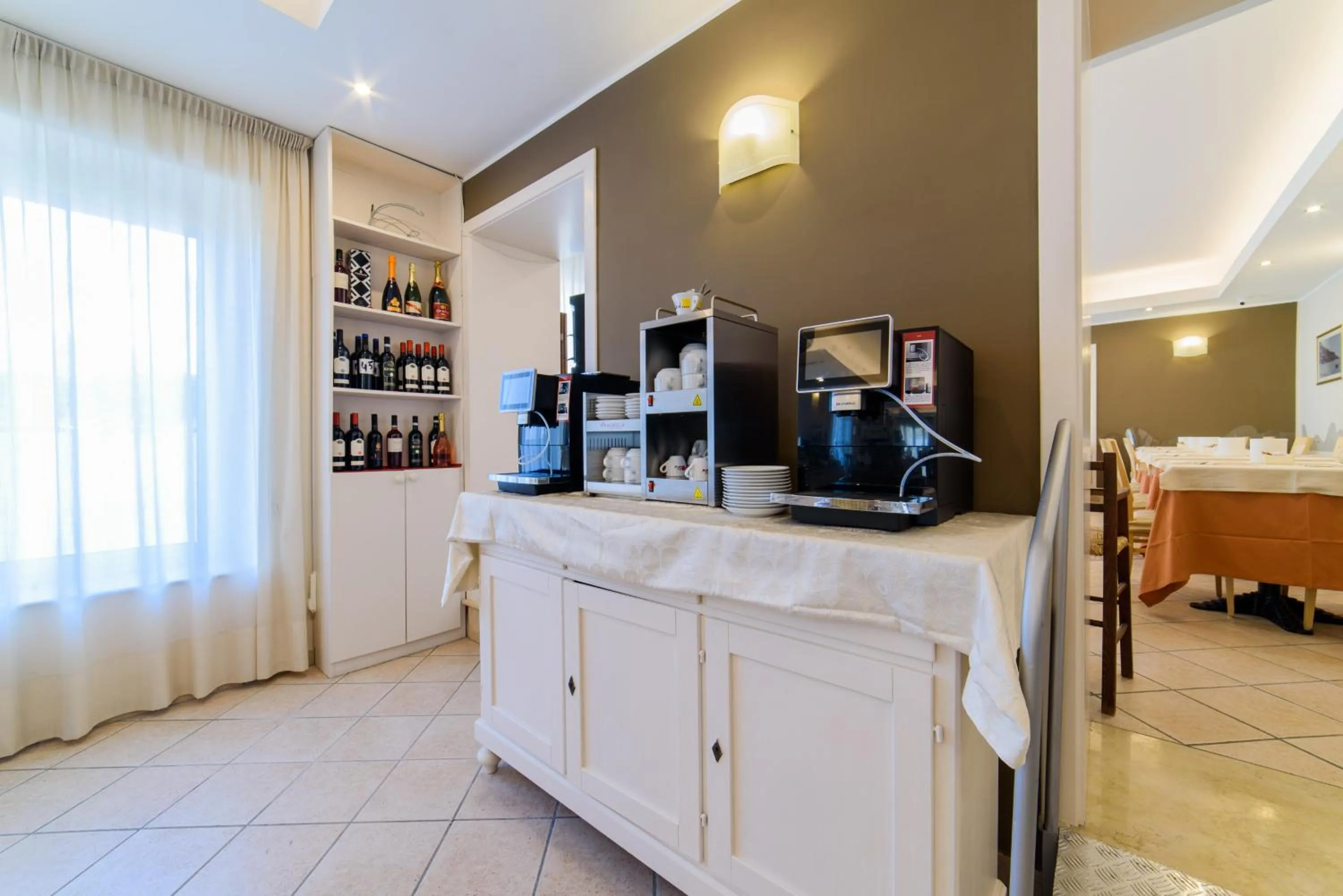 Restaurant/places to eat in Hotel Tirreno