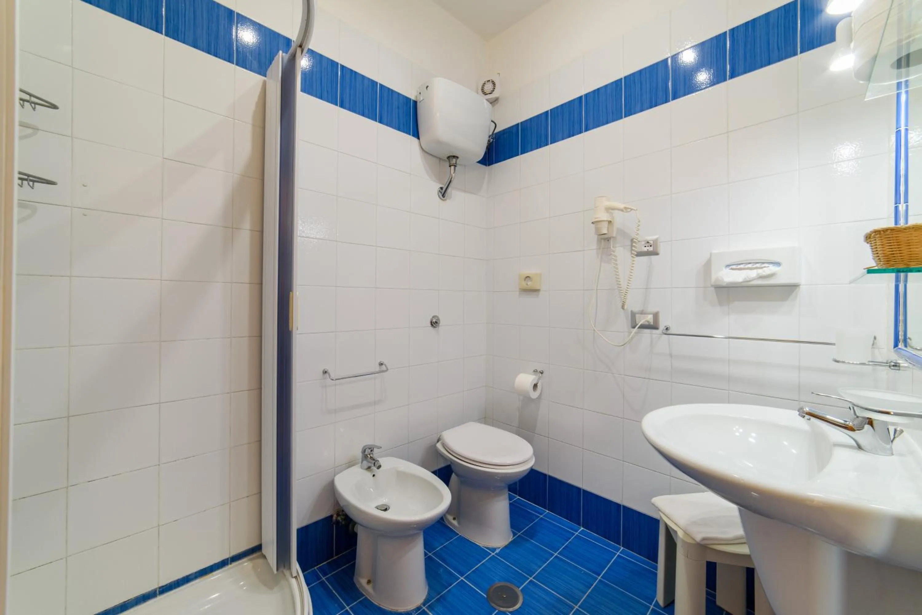 Bathroom in Hotel Tirreno