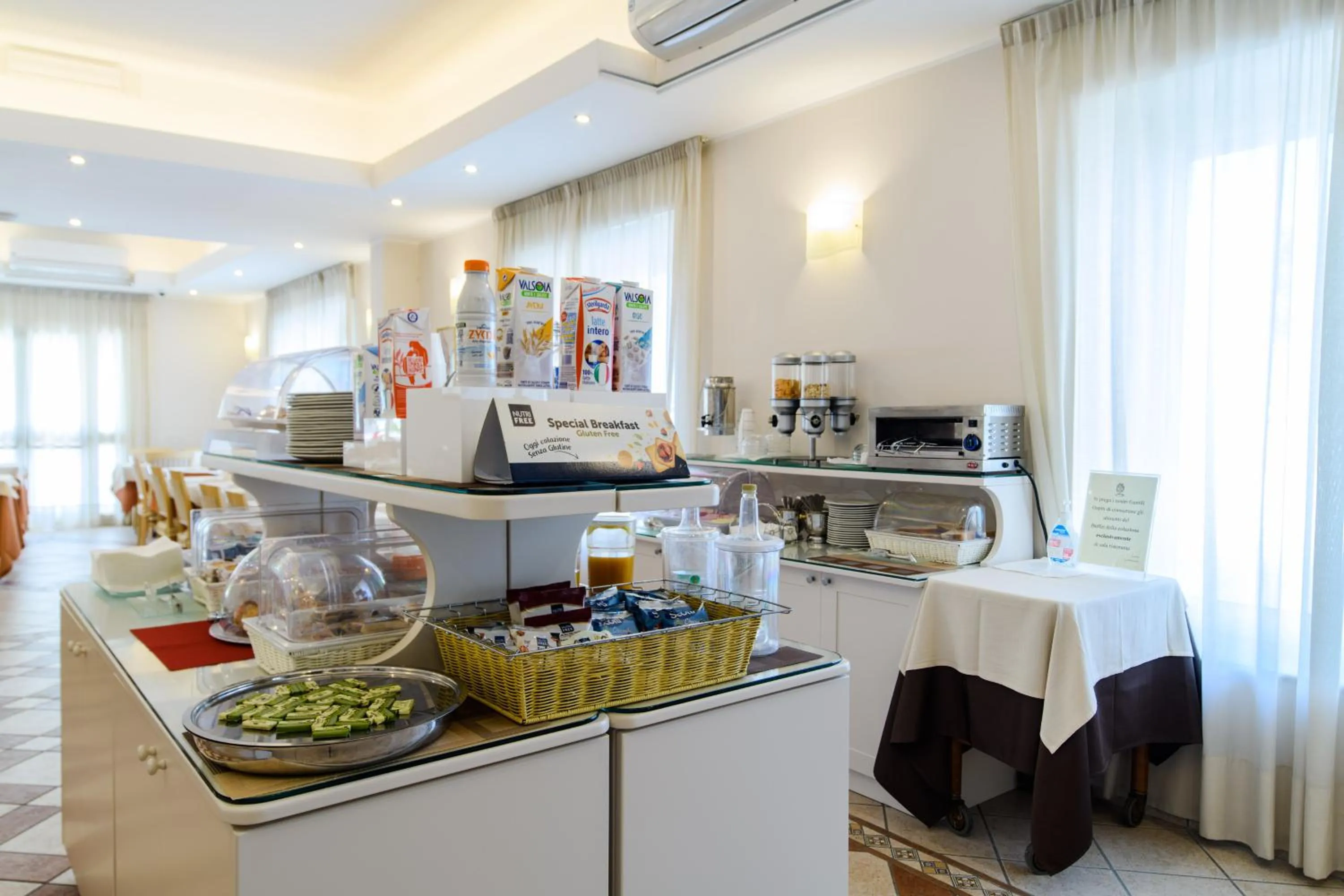 Breakfast in Hotel Tirreno