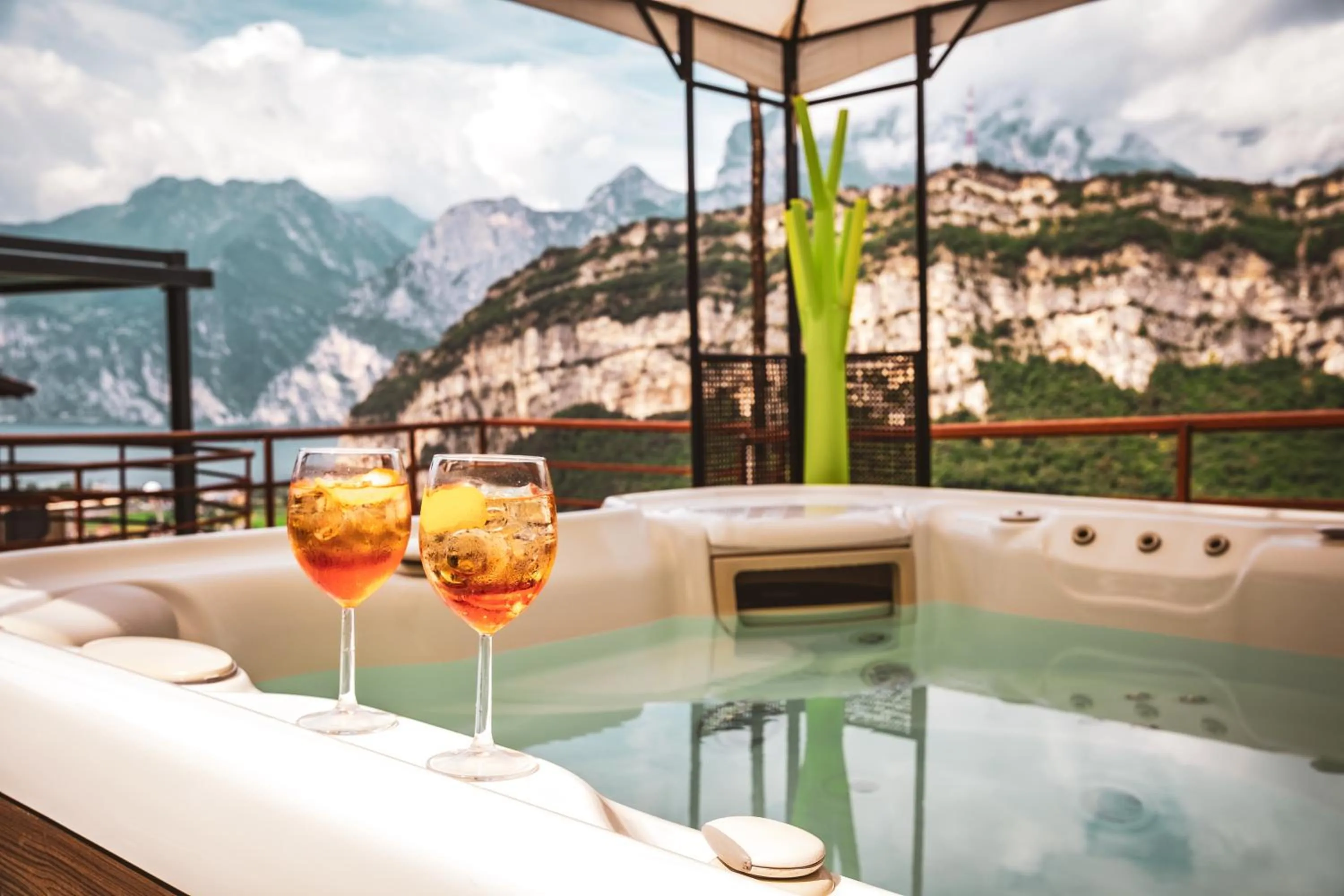 Hot Tub in Hotel Isola Verde