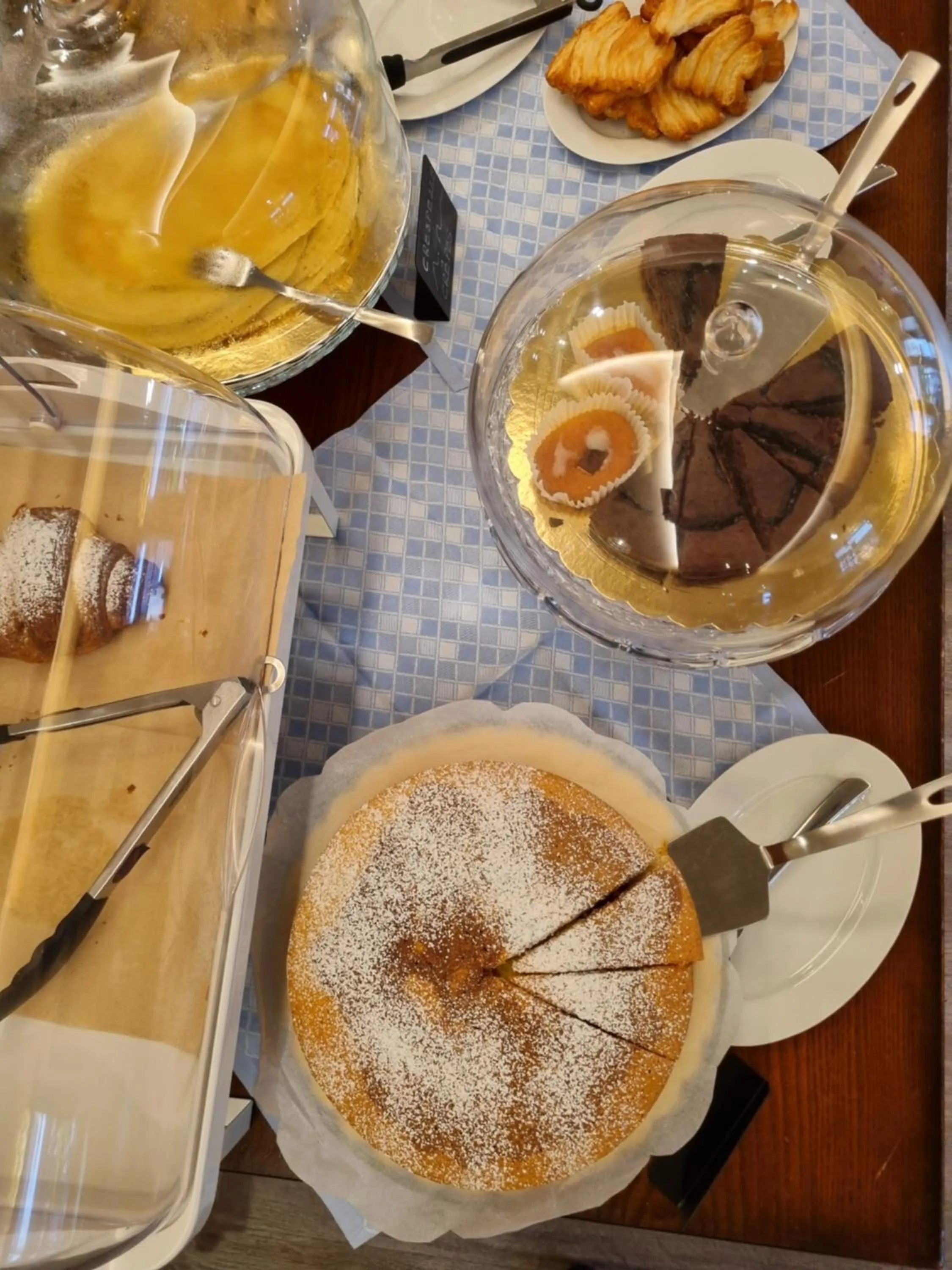 Breakfast in Hotel Vittoria