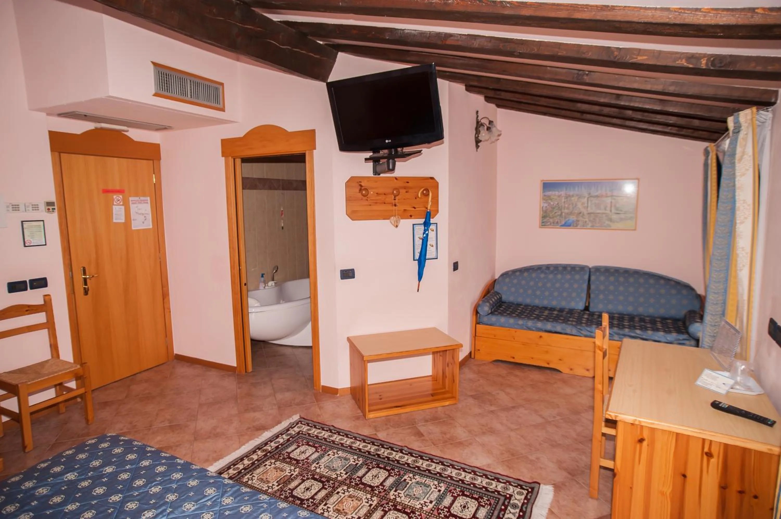 Seating area, Bed in Hotel Vittoria