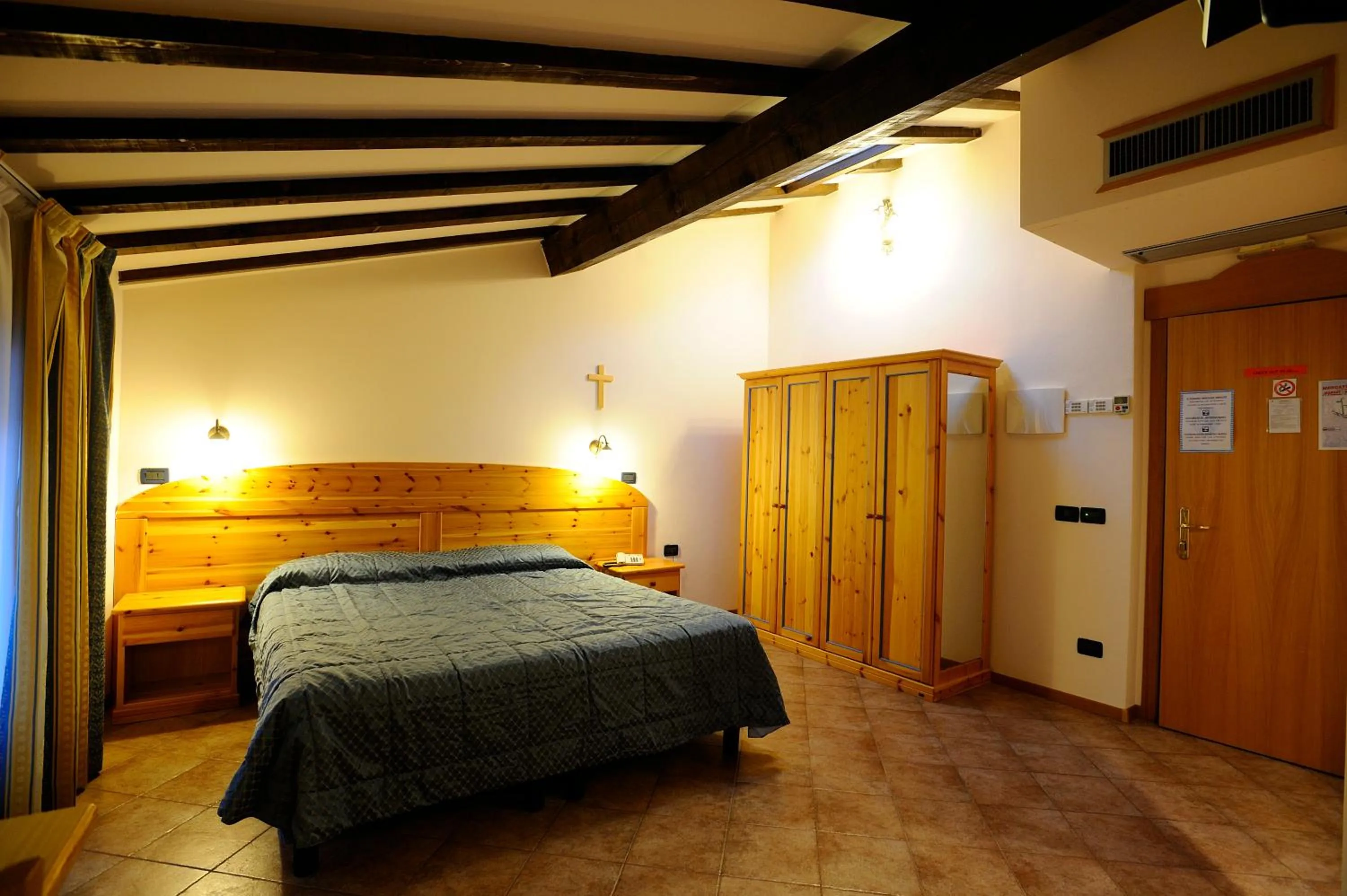 Bedroom, Bed in Hotel Vittoria