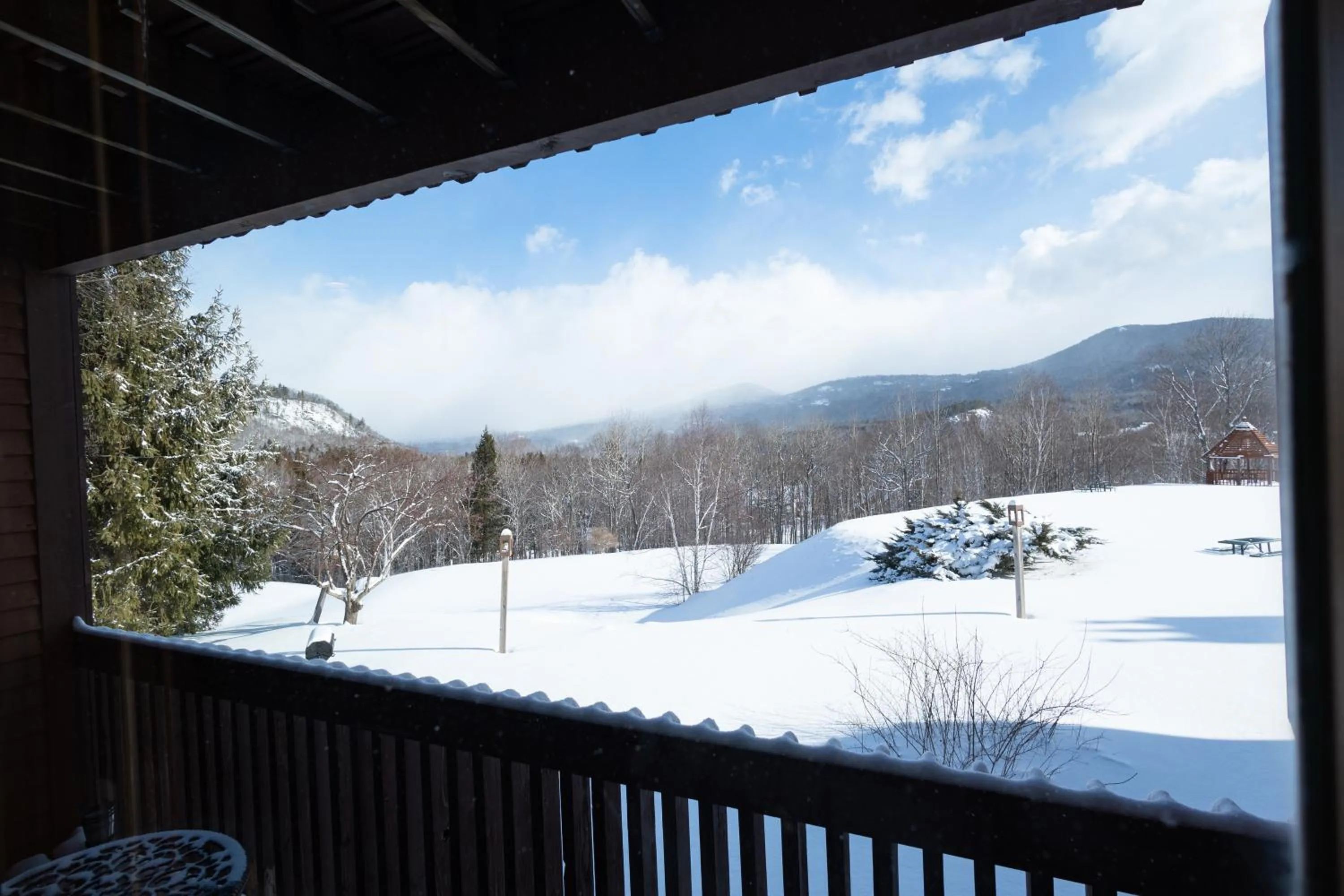 Balcony/Terrace in White Mountains Getaway with amazing views!
